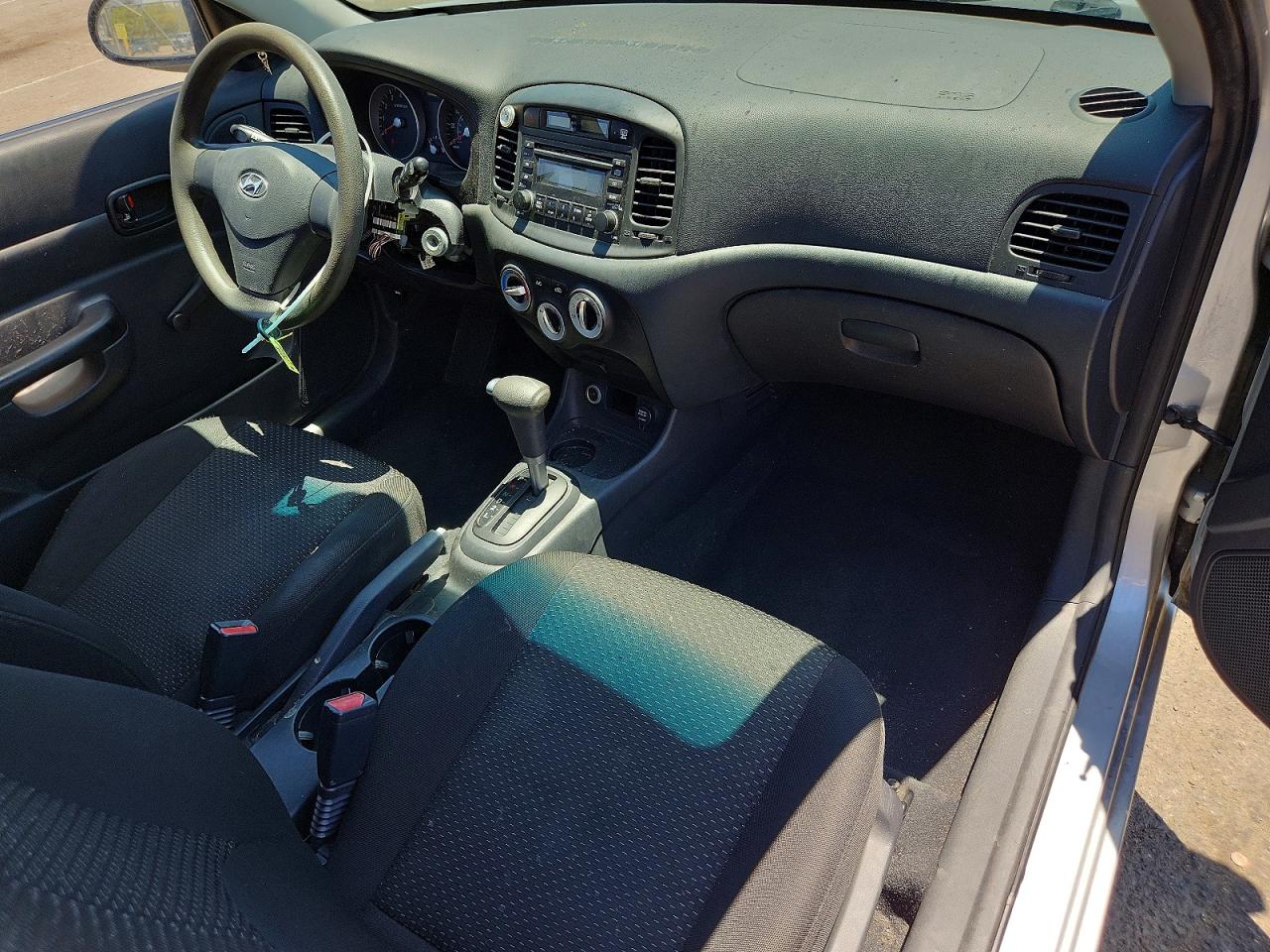 2007 Hyundai Accent Gs Серебряный vin: KMHCM36C67U030302