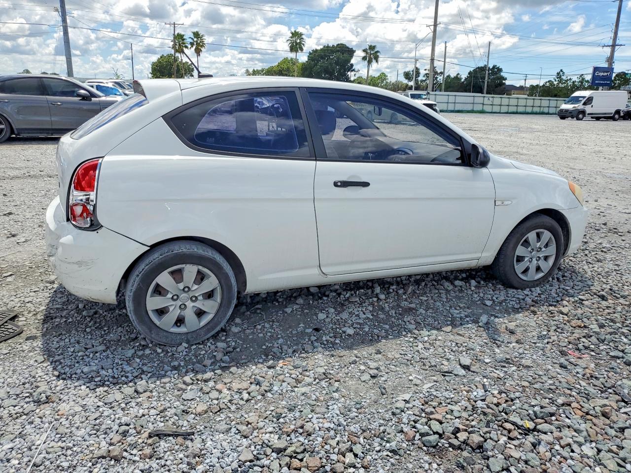 2008 Hyundai Accent Gs Белый vin: KMHCM36C68U083325