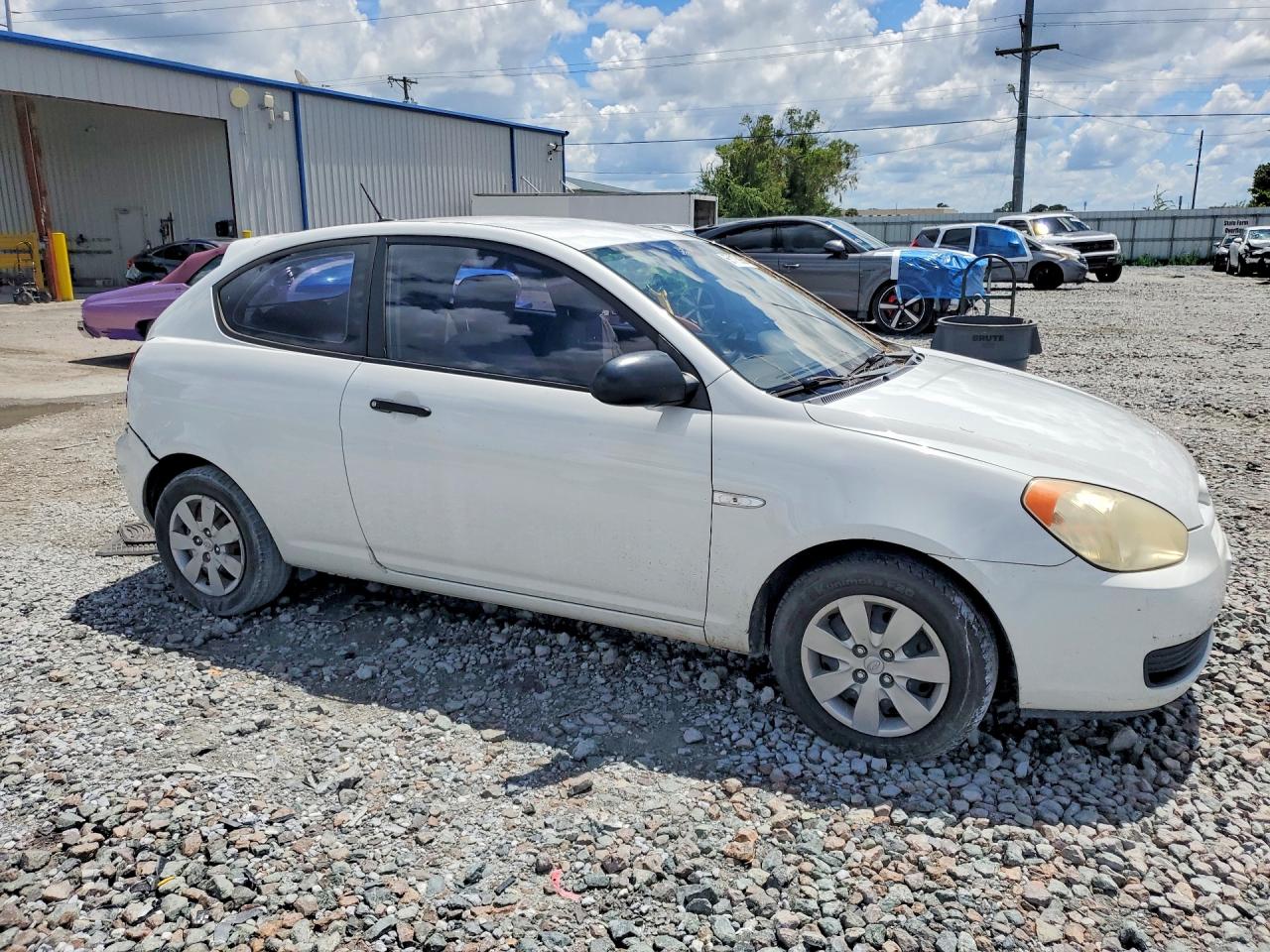 2008 Hyundai Accent Gs Белый vin: KMHCM36C68U083325