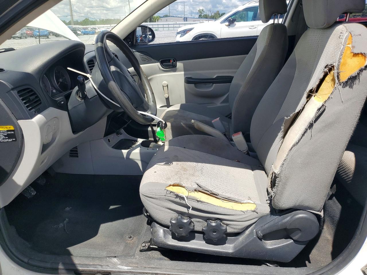 2008 Hyundai Accent Gs Белый vin: KMHCM36C68U083325