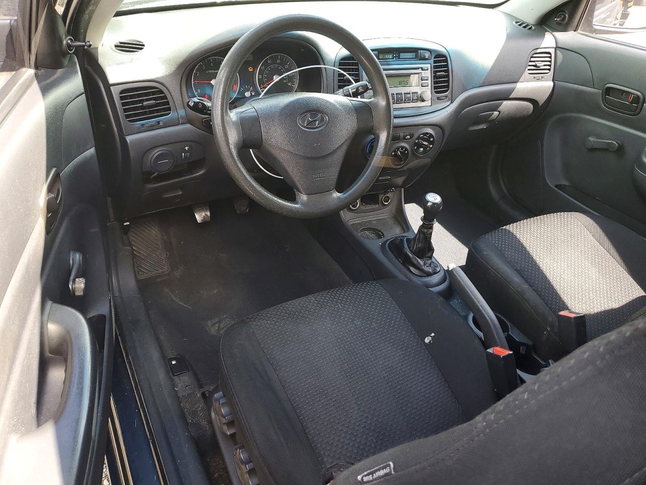 2008 Hyundai Accent Gs Серый vin: KMHCM36C68U097970