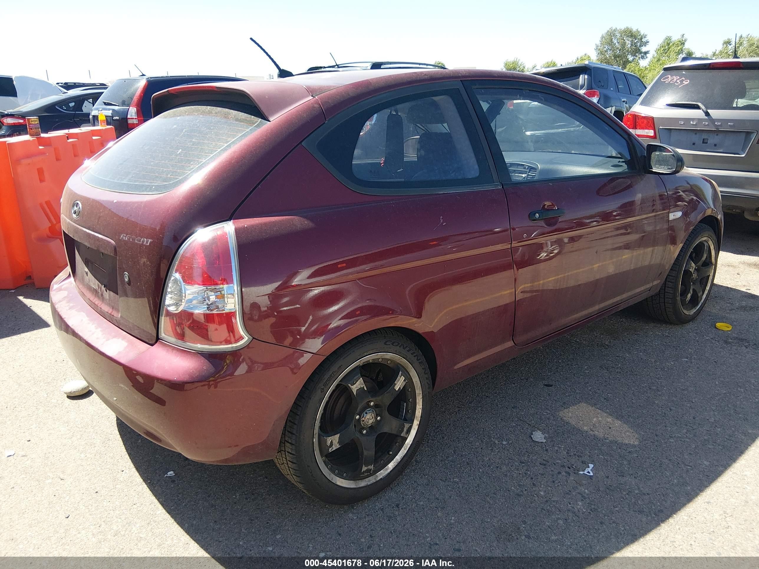 2007 Hyundai Accent Gs Burgundy vin: KMHCM36C77U027067