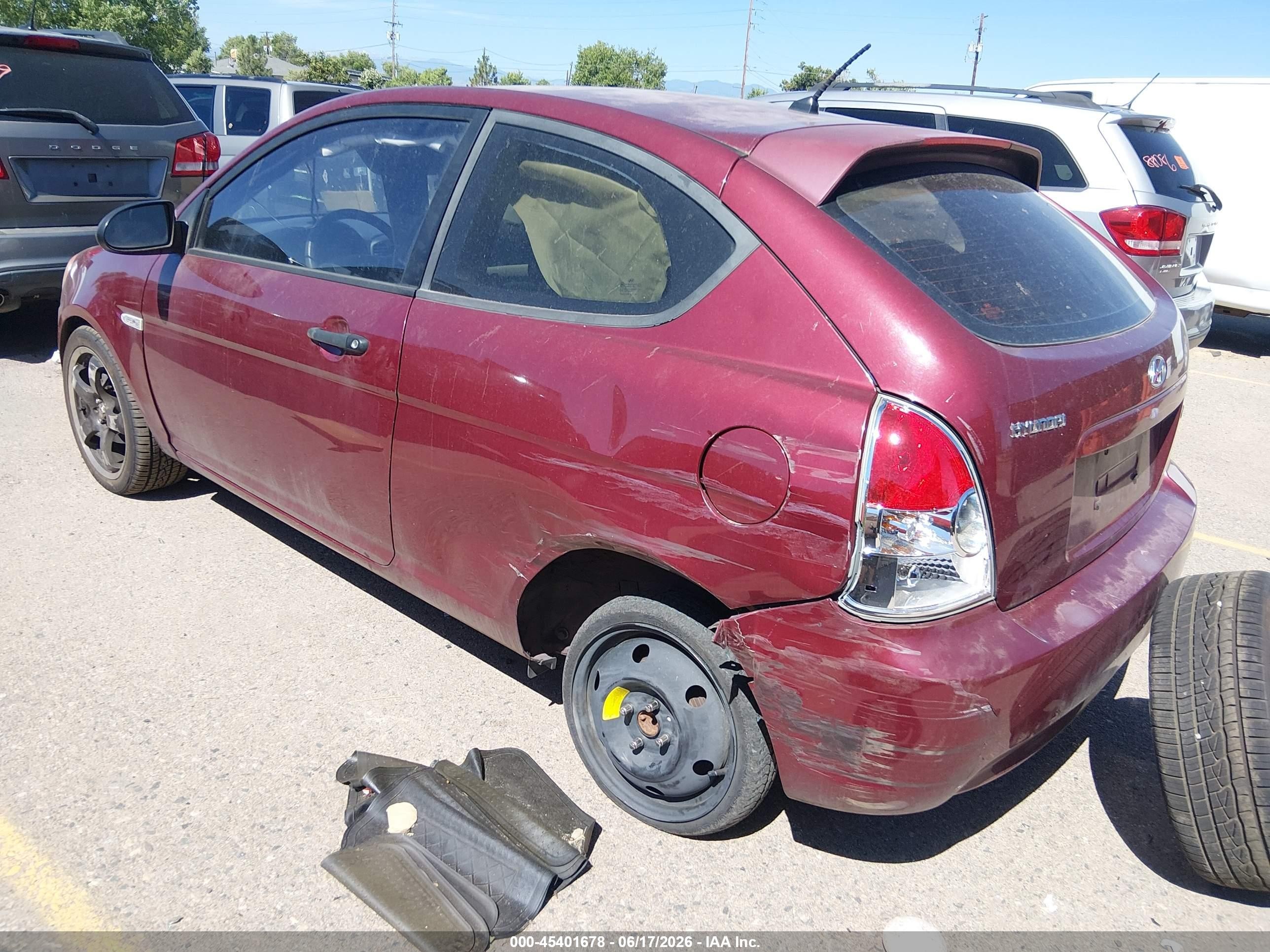 2007 Hyundai Accent Gs Burgundy vin: KMHCM36C77U027067