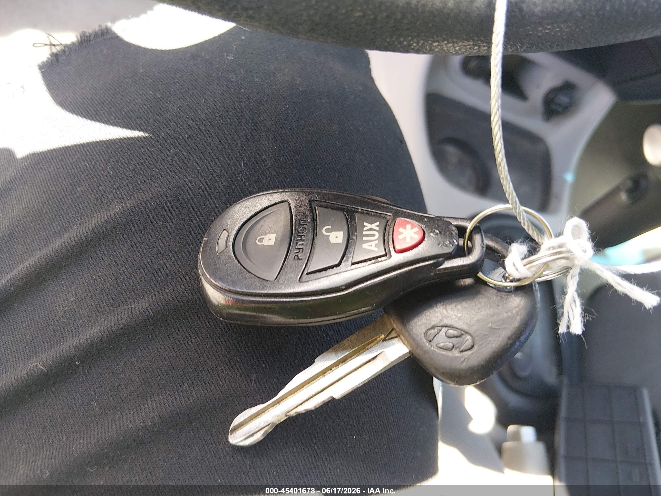 2007 Hyundai Accent Gs Burgundy vin: KMHCM36C77U027067