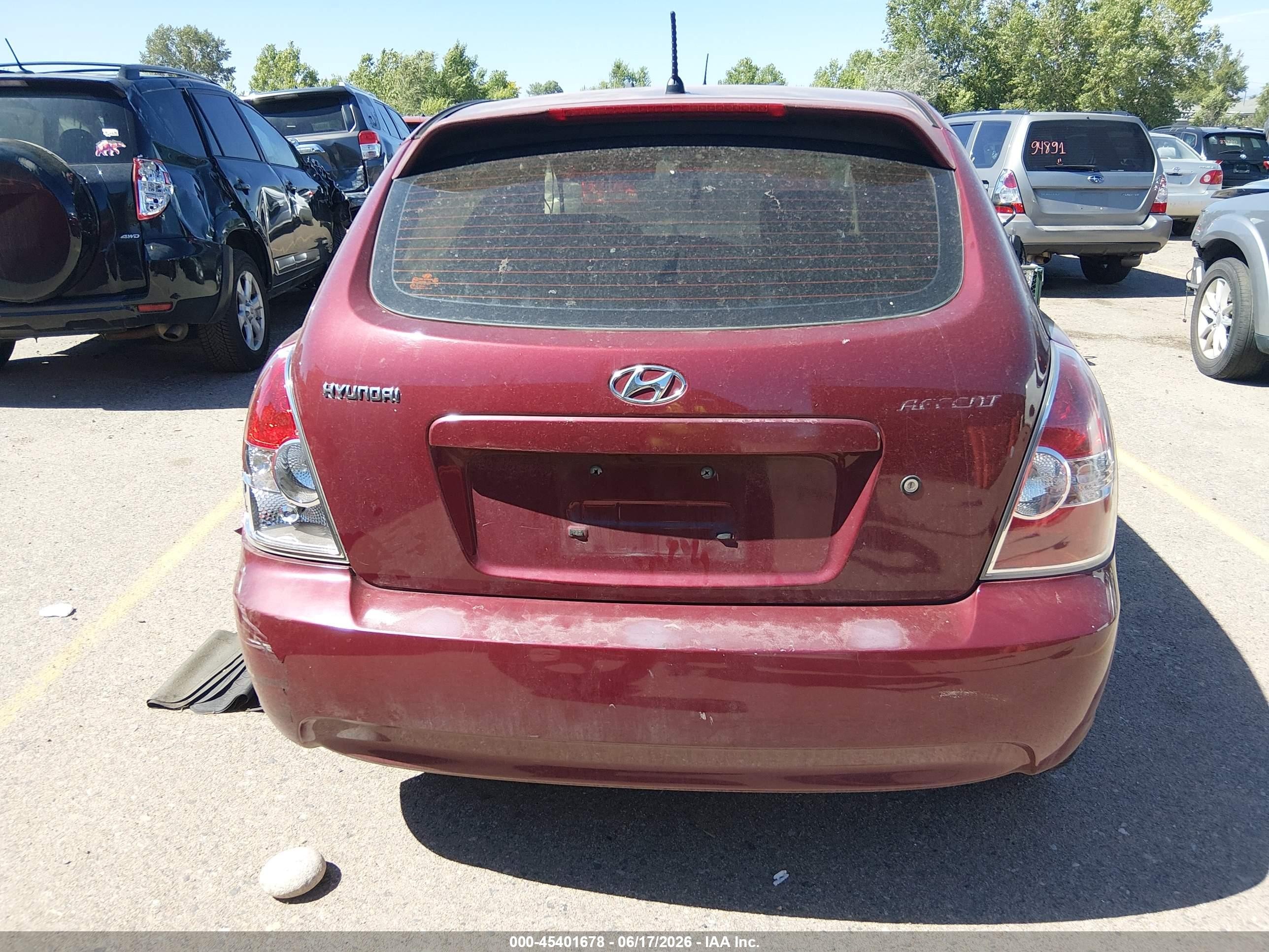 2007 Hyundai Accent Gs Burgundy vin: KMHCM36C77U027067