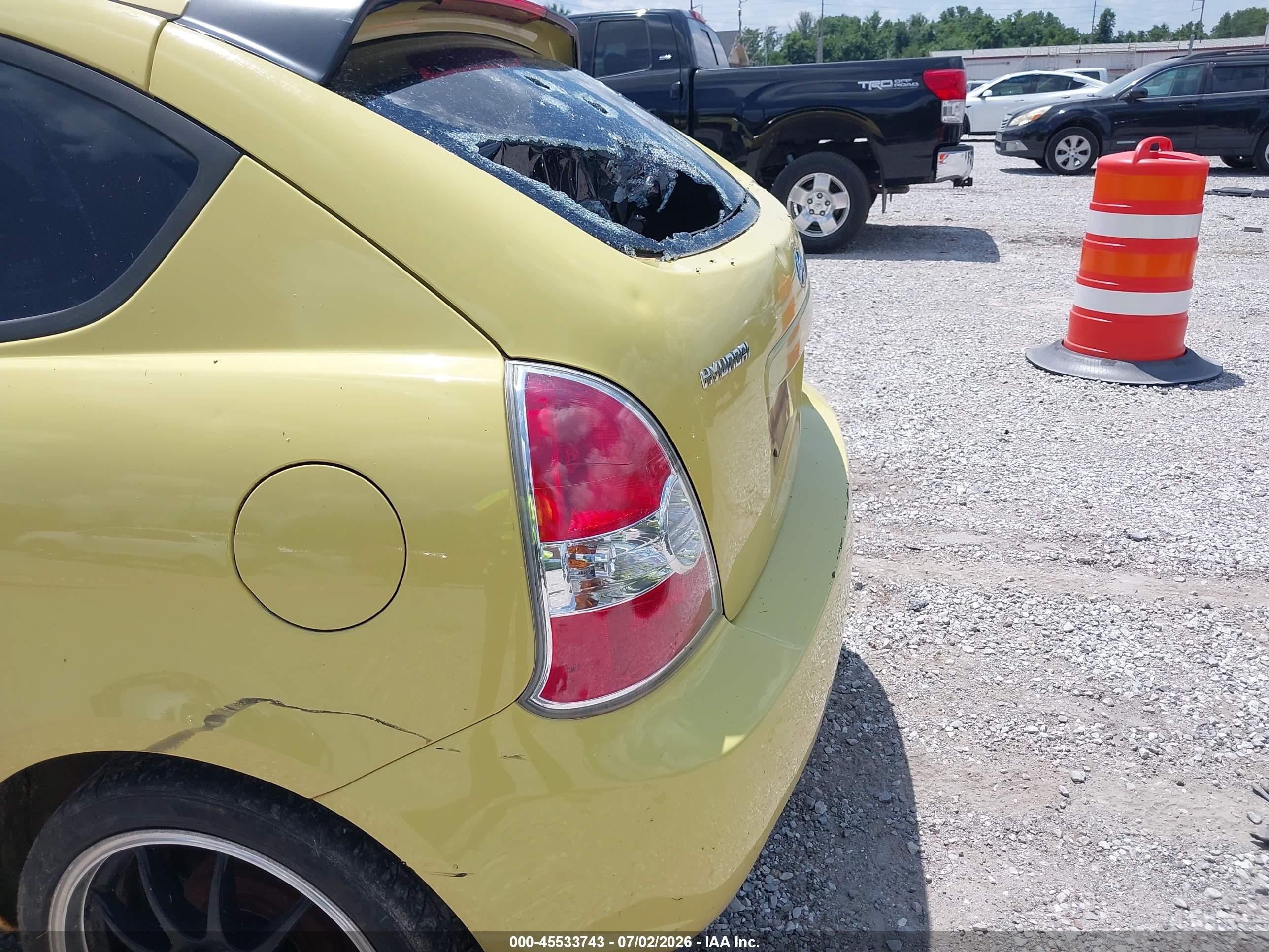 2008 Hyundai Accent Gs Yellow vin: KMHCM36C78U080546