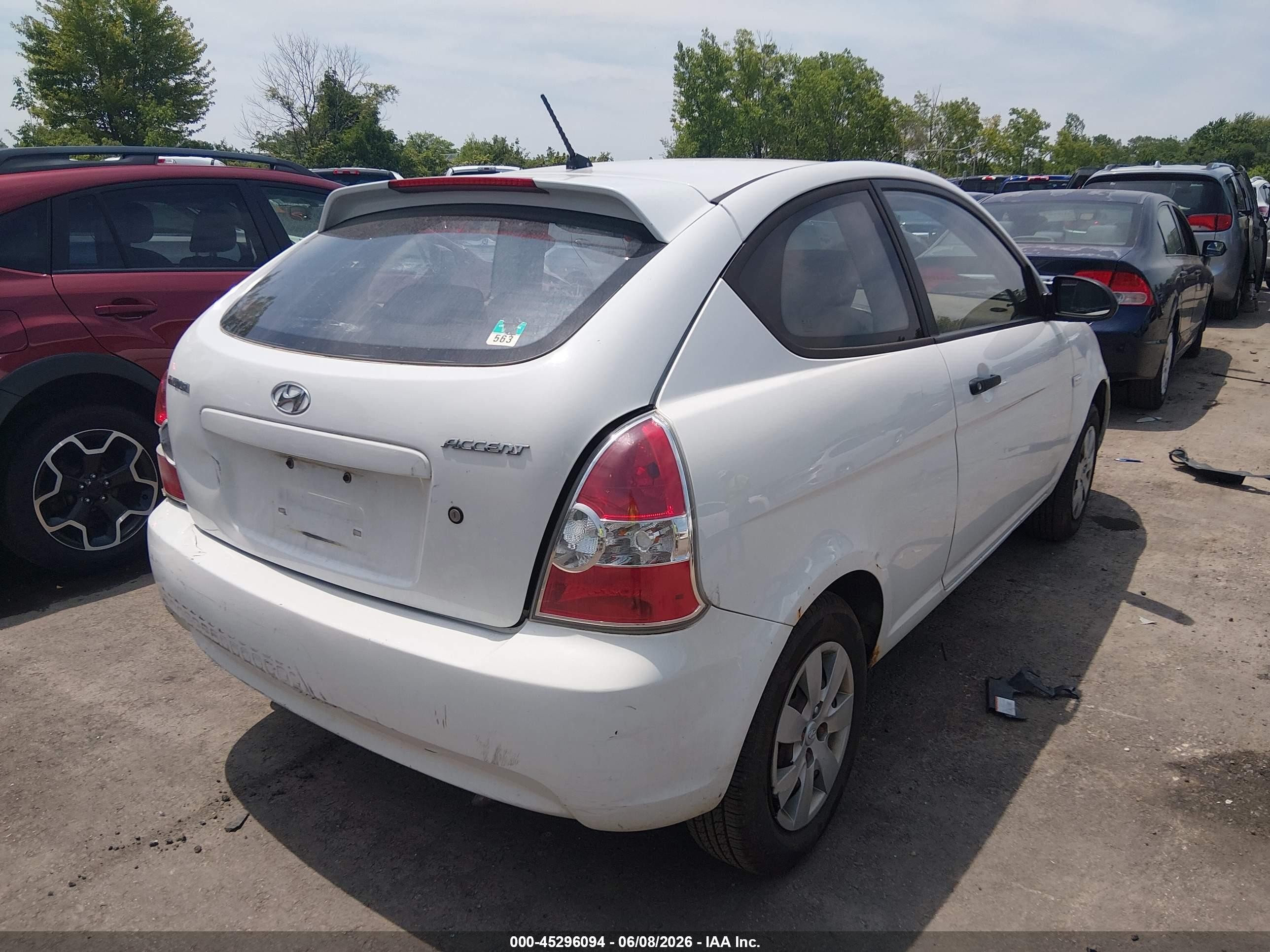 2009 Hyundai Accent Gs White vin: KMHCM36C79U119122