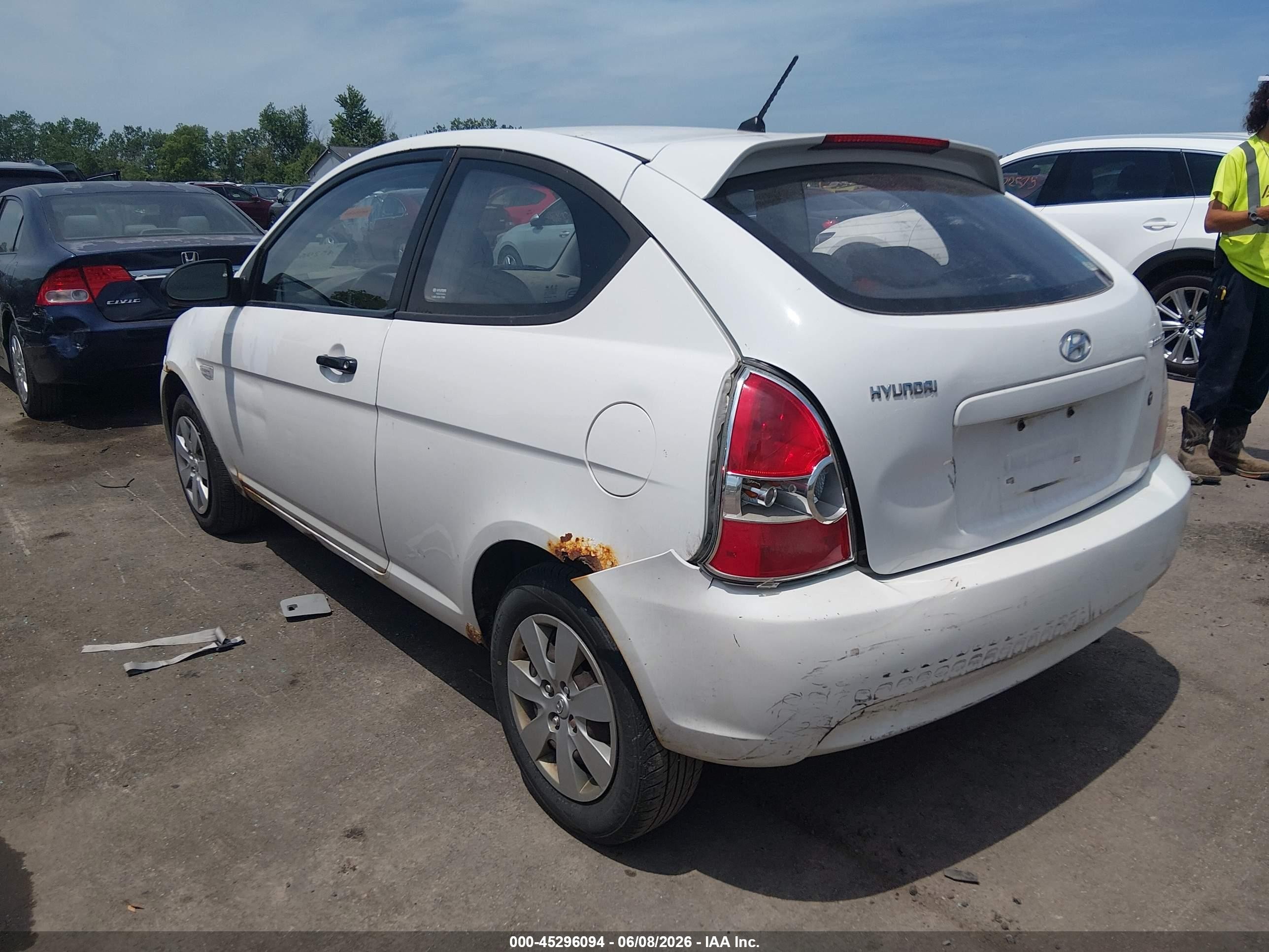 2009 Hyundai Accent Gs White vin: KMHCM36C79U119122