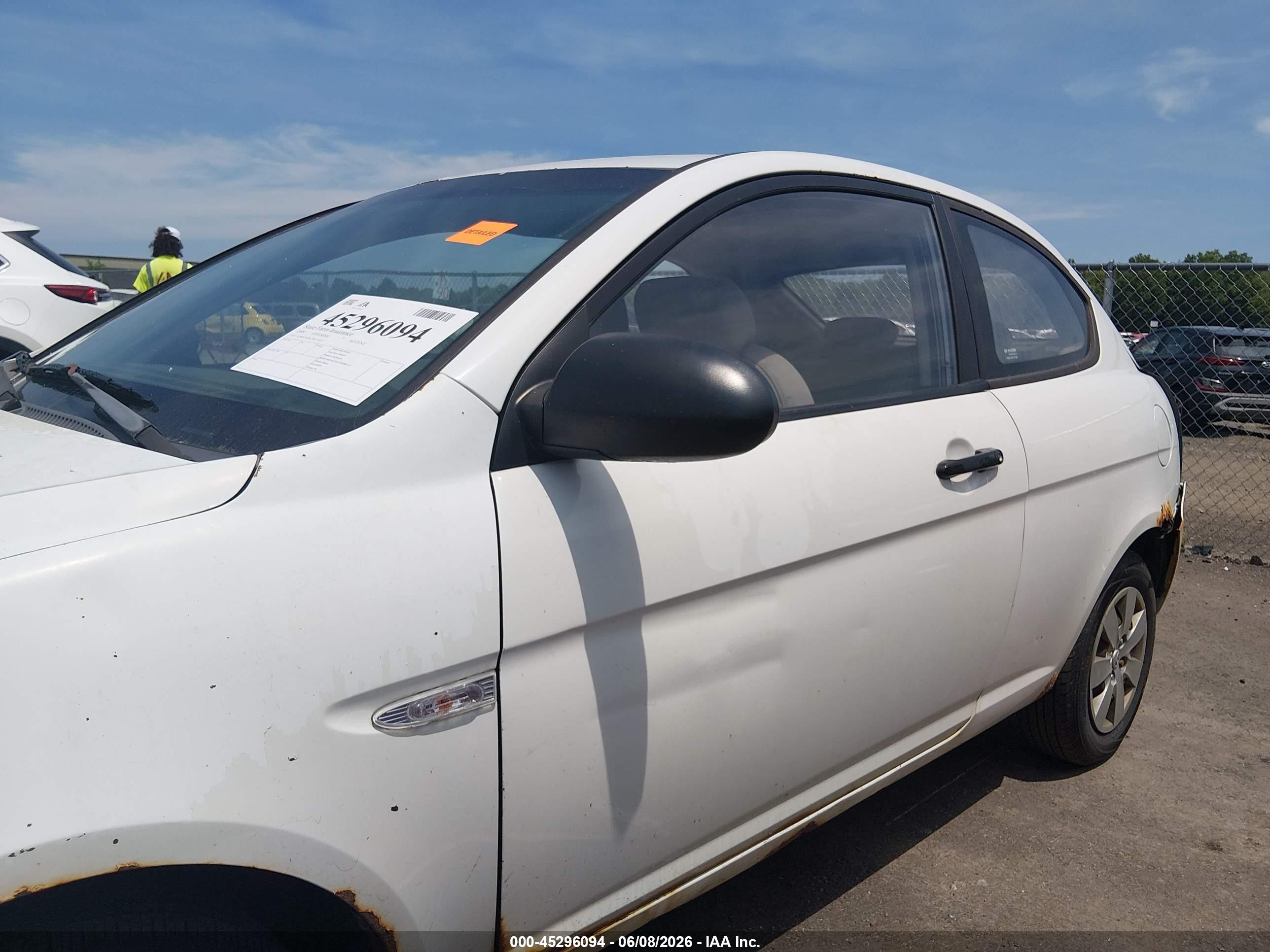 2009 Hyundai Accent Gs White vin: KMHCM36C79U119122