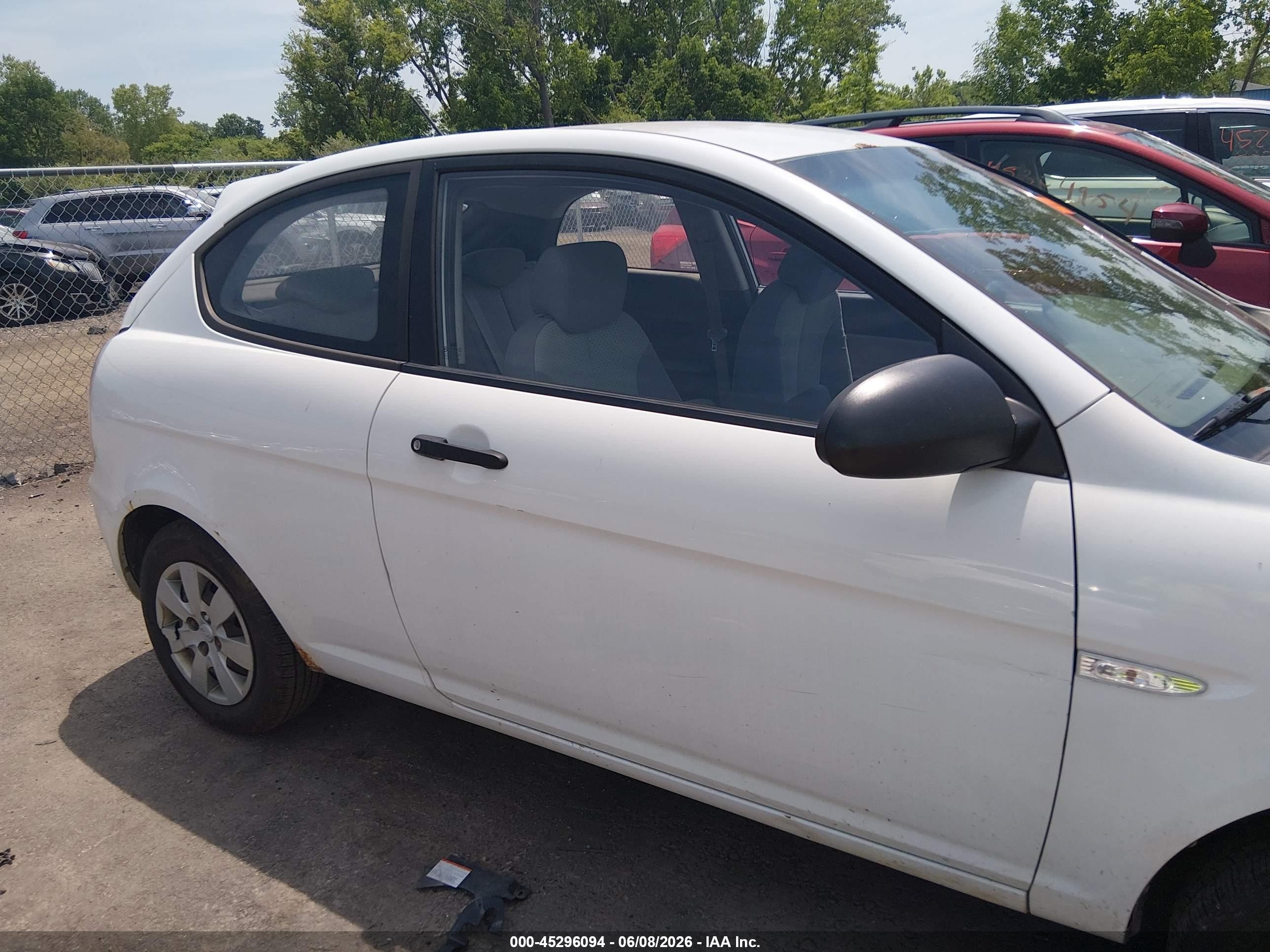 2009 Hyundai Accent Gs White vin: KMHCM36C79U119122
