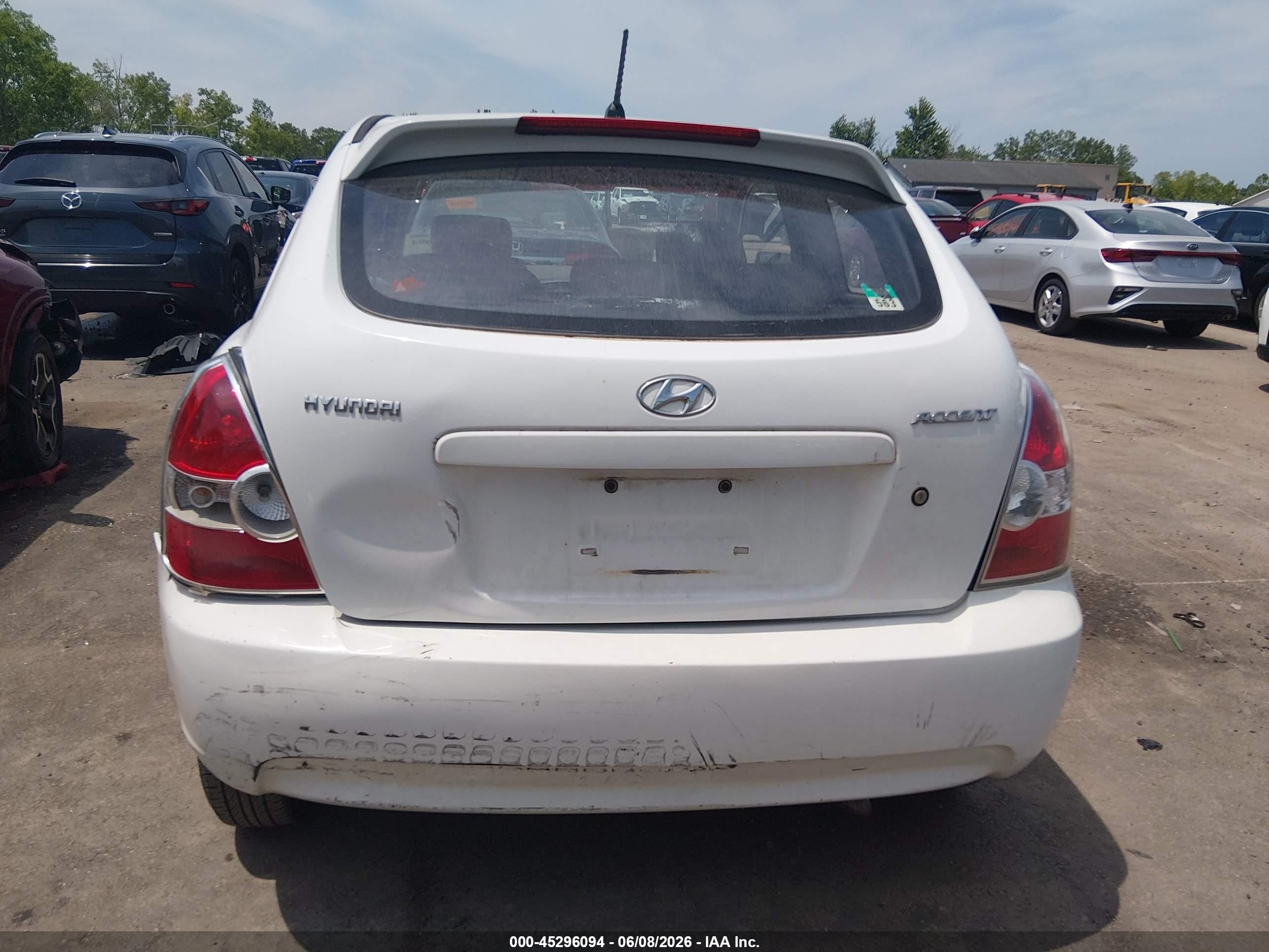 2009 Hyundai Accent Gs White vin: KMHCM36C79U119122
