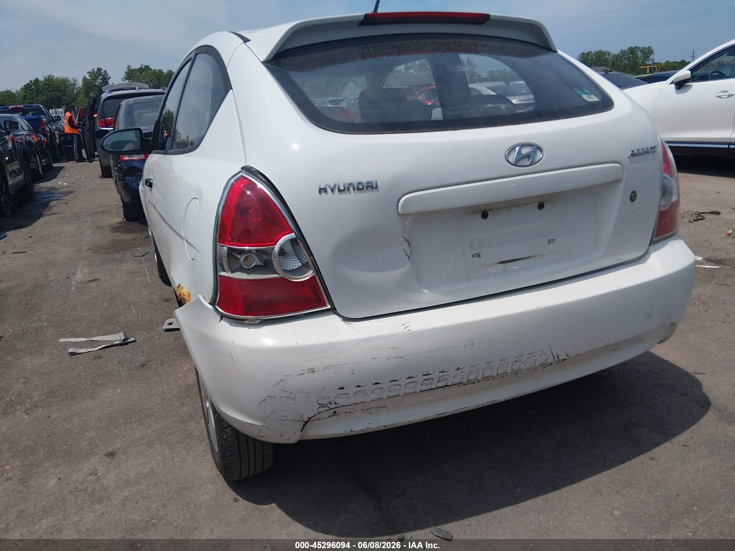 2009 Hyundai Accent Gs White vin: KMHCM36C79U119122