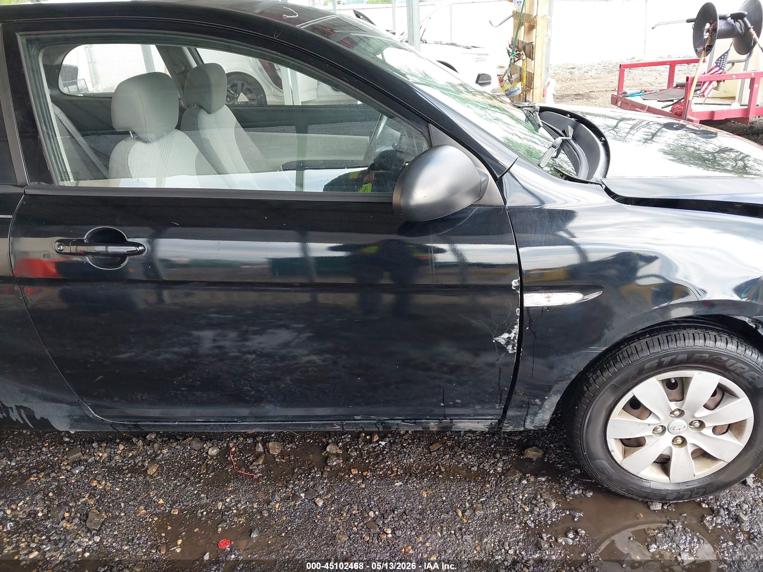 2008 Hyundai Accent Gs Black vin: KMHCM36C88U103204