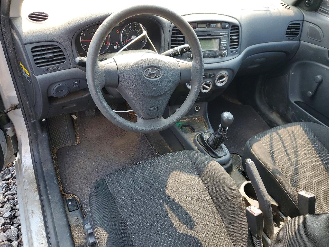 2009 Hyundai Accent Gs Silver vin: KMHCM36C89U114544