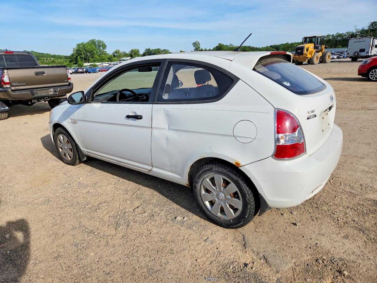 2007 Hyundai Accent Gs White vin: KMHCM36C97U036272