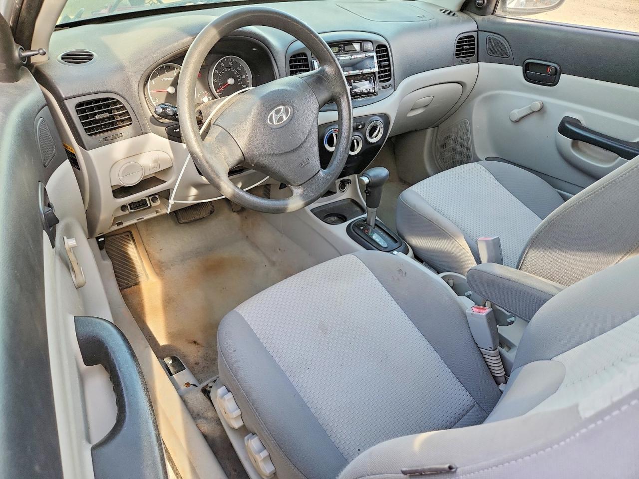 2007 Hyundai Accent Gs White vin: KMHCM36C97U036272