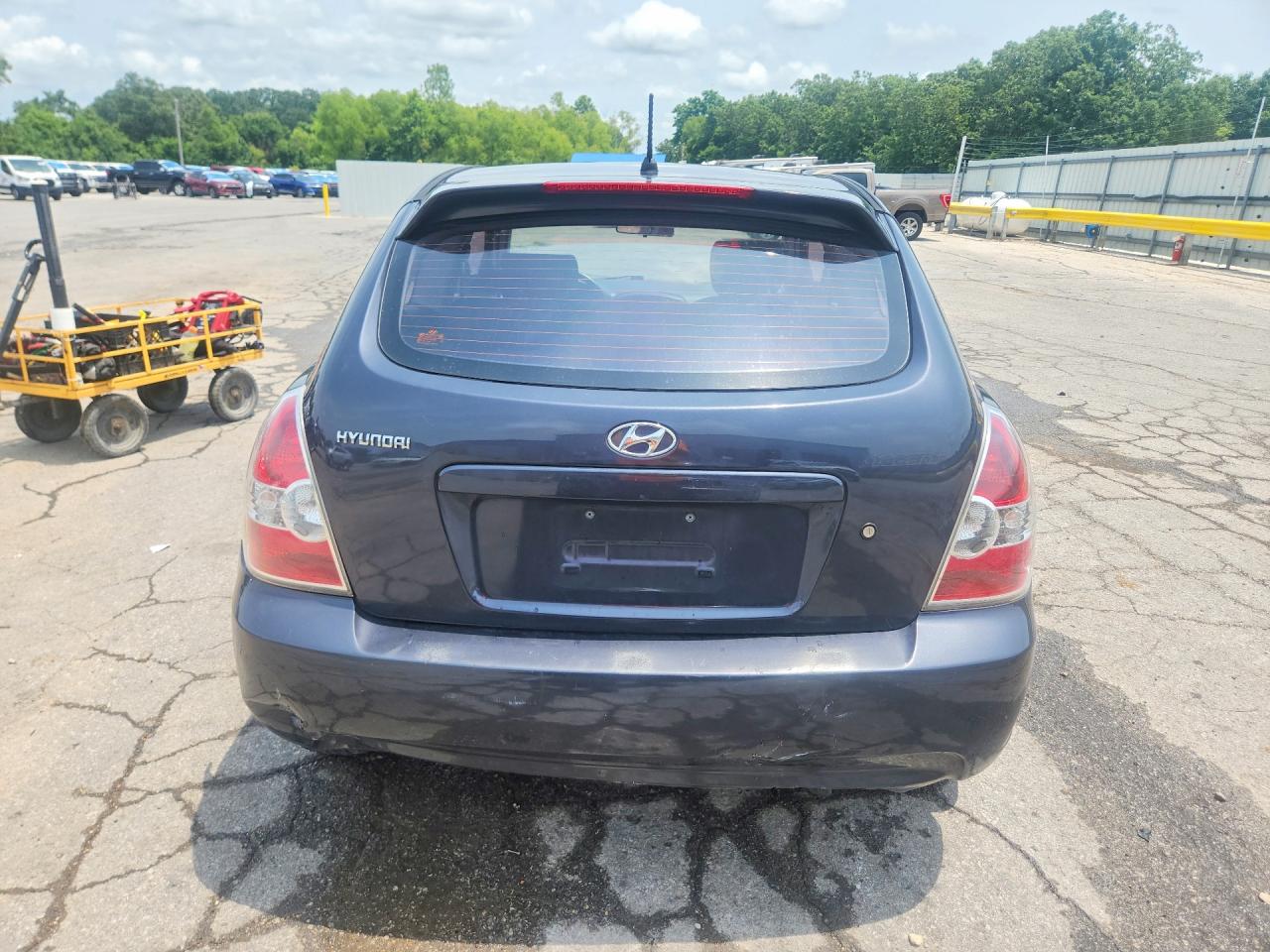 2008 Hyundai Accent Gs Gray vin: KMHCM36C98U056782