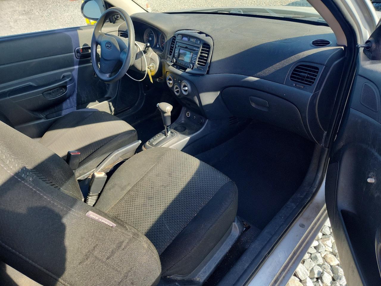 2009 Hyundai Accent Gs Silver vin: KMHCM36C99U121308