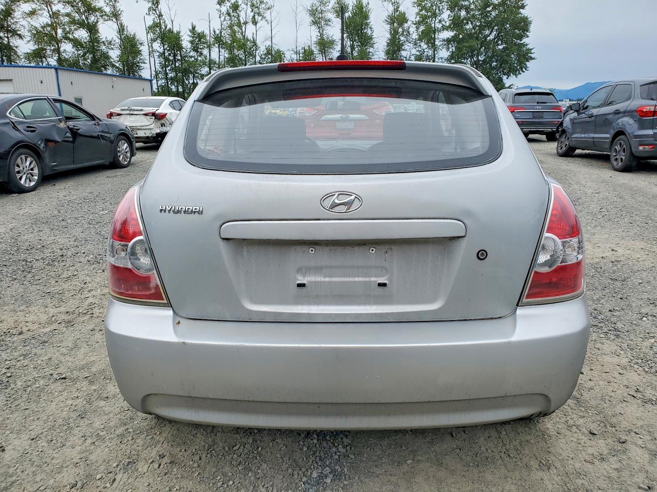2008 Hyundai Accent Gs Silver vin: KMHCM36CX8U077527