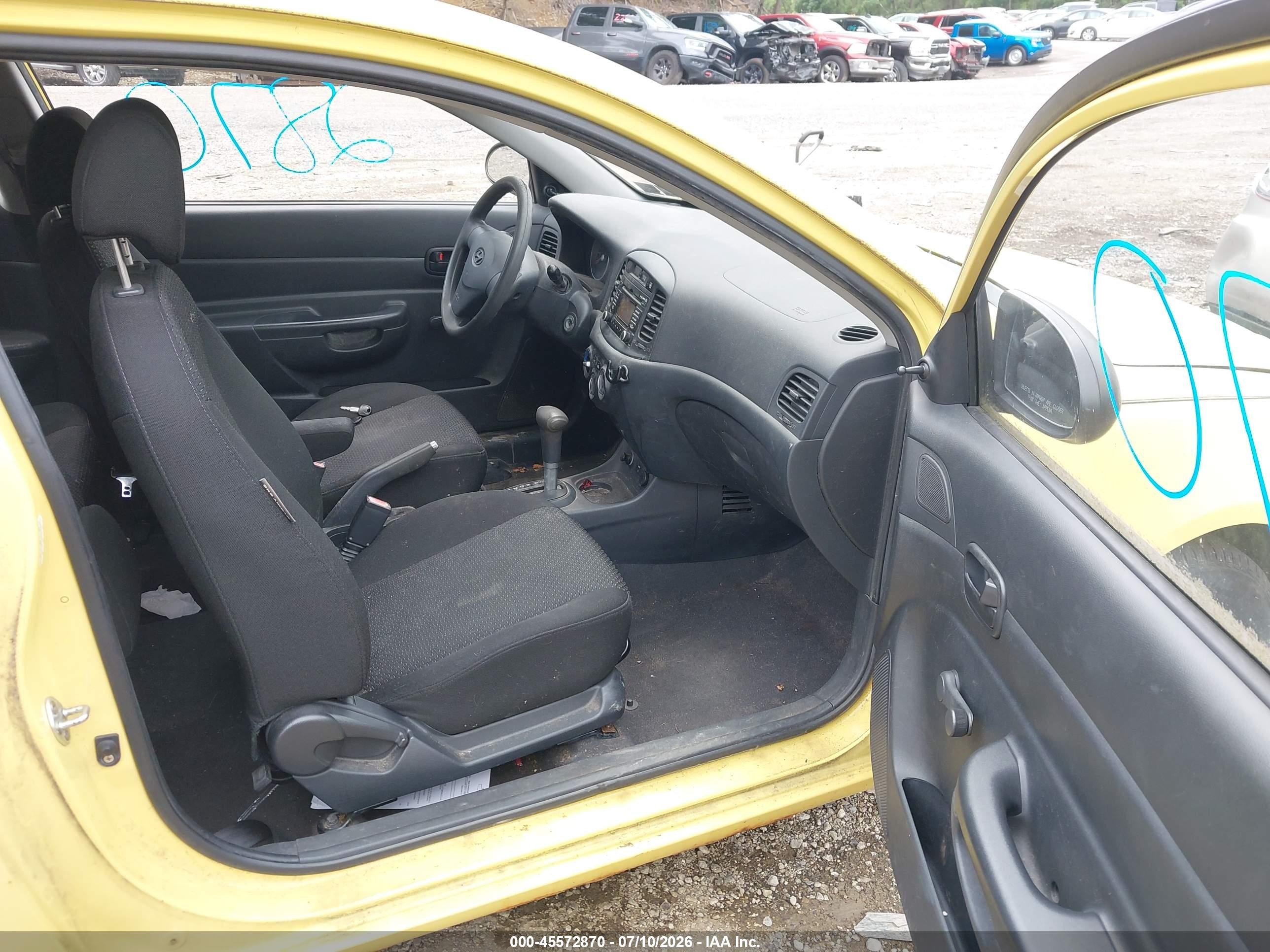 2008 Hyundai Accent Gs Yellow vin: KMHCM36CX8U078452