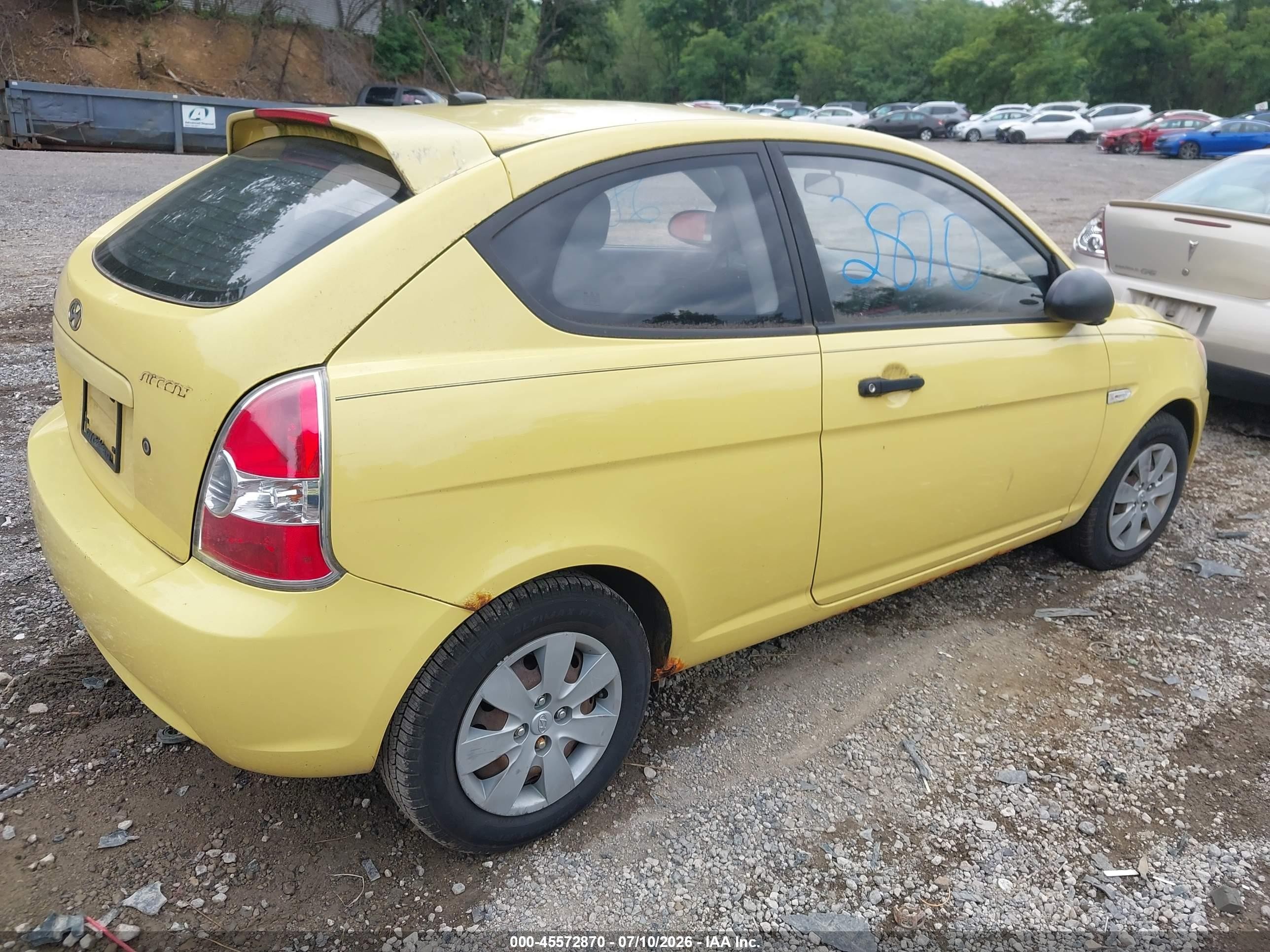 2008 Hyundai Accent Gs Yellow vin: KMHCM36CX8U078452