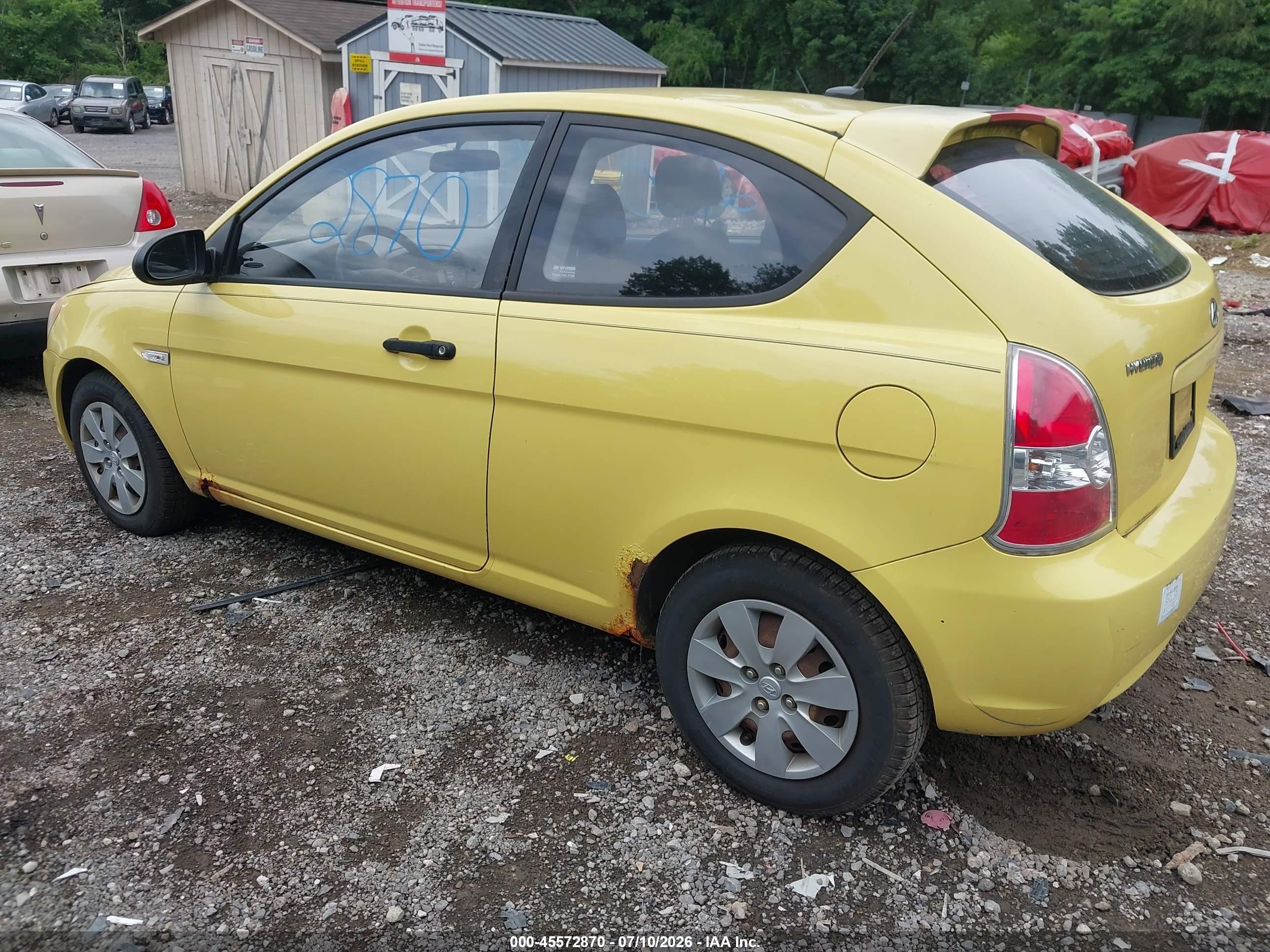 2008 Hyundai Accent Gs Yellow vin: KMHCM36CX8U078452