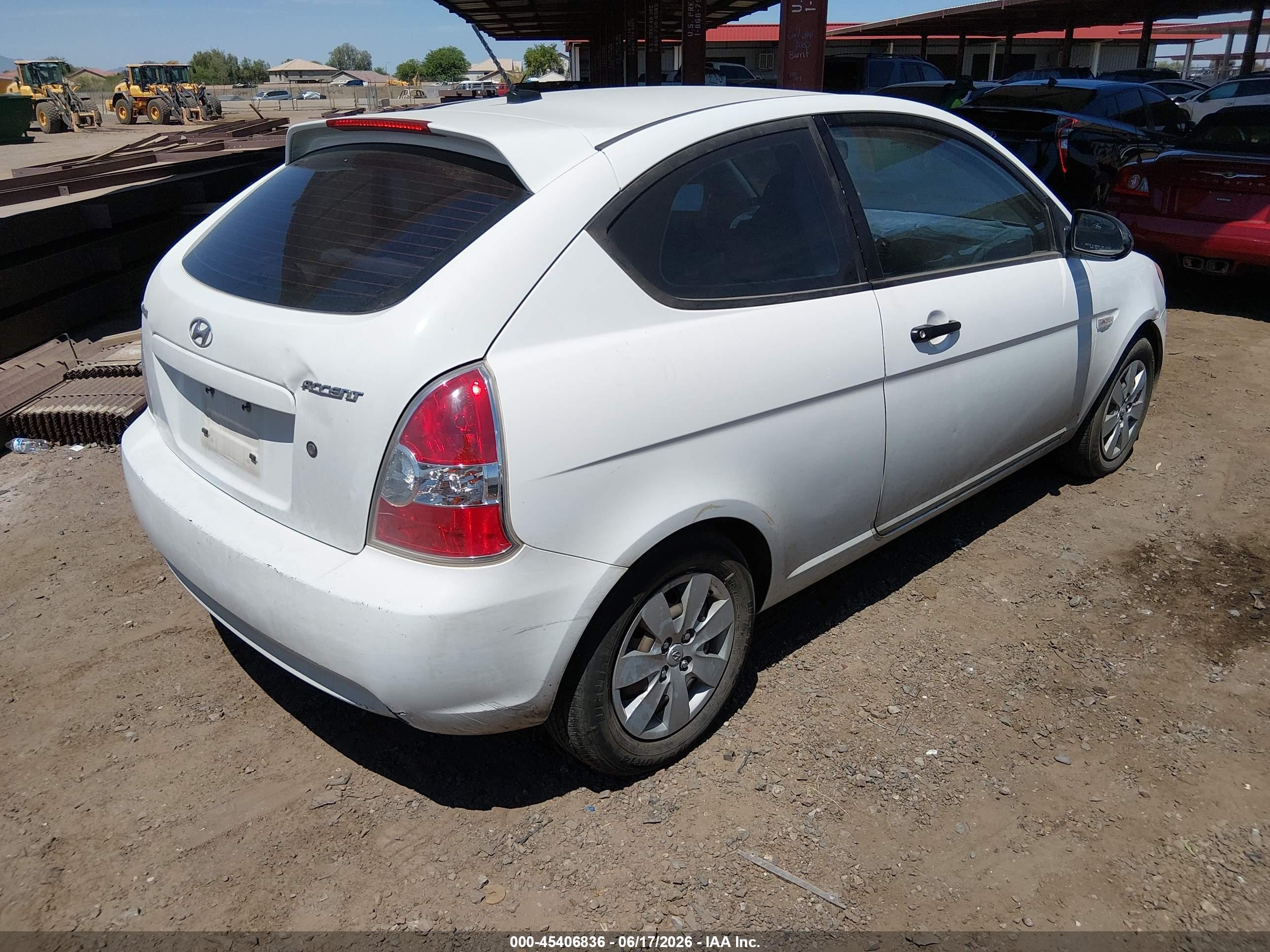 2008 Hyundai Accent Gs White vin: KMHCM36CX8U100689