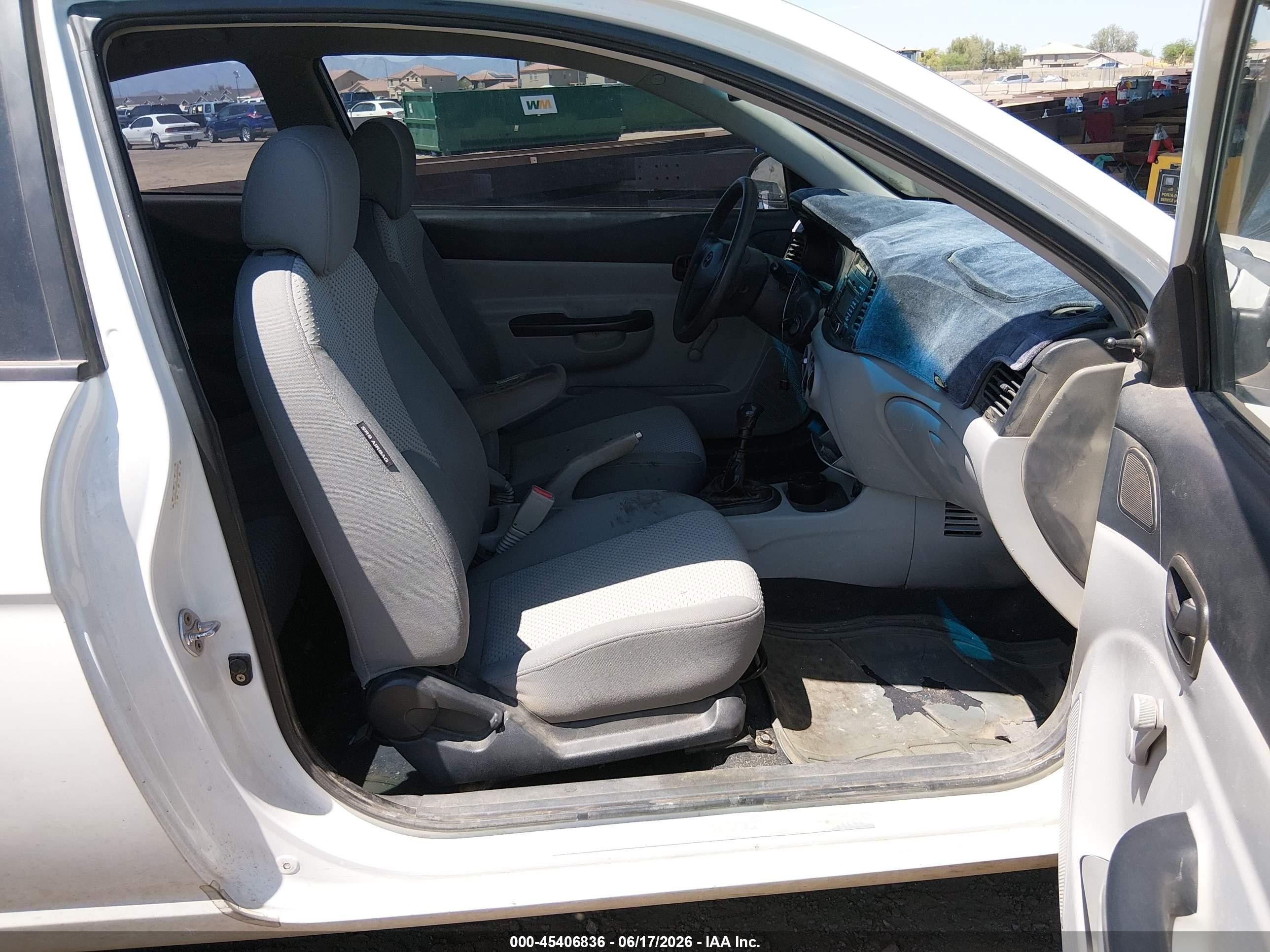 2008 Hyundai Accent Gs White vin: KMHCM36CX8U100689
