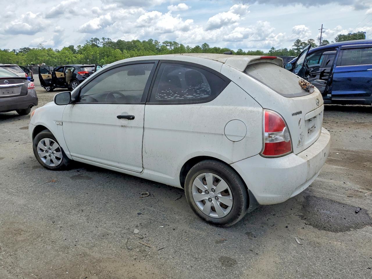 2011 Hyundai Accent Gl White vin: KMHCM3AC1BU186571