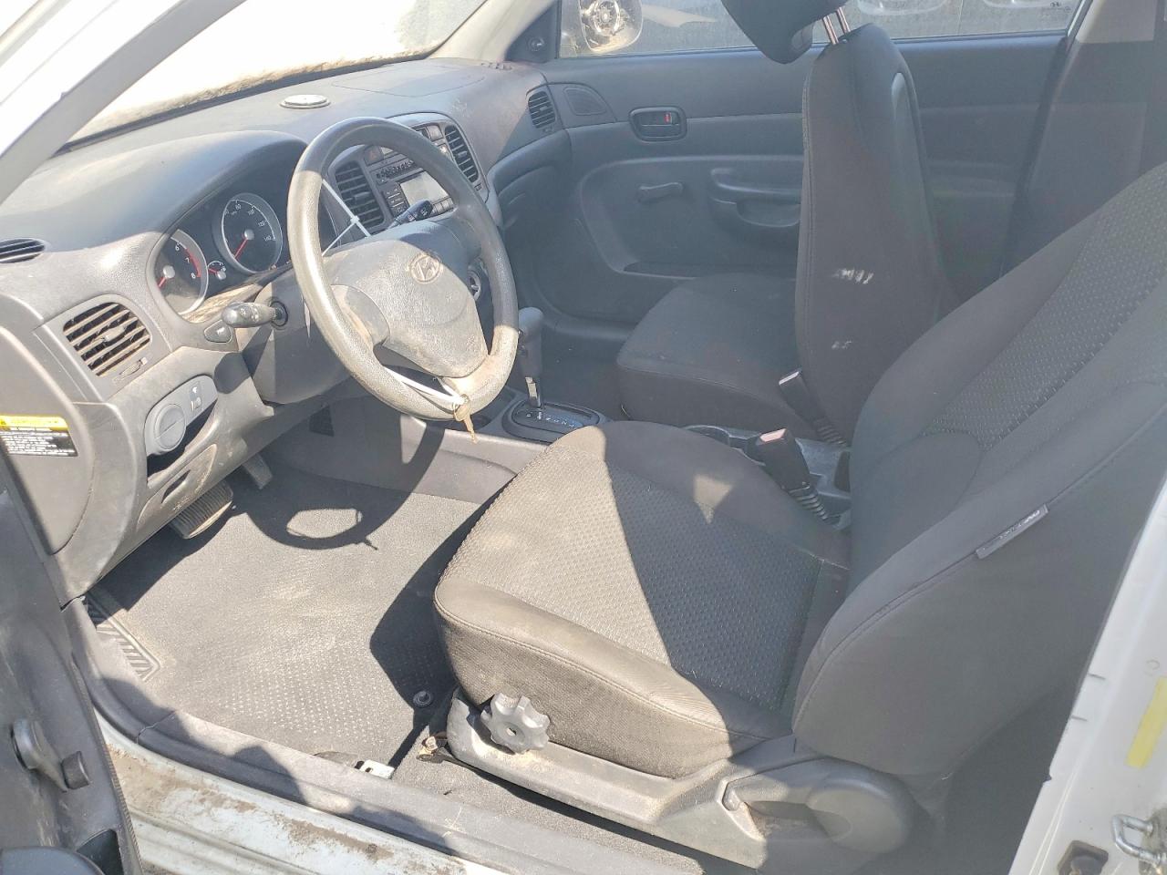 2011 Hyundai Accent Gl White vin: KMHCM3AC1BU186571