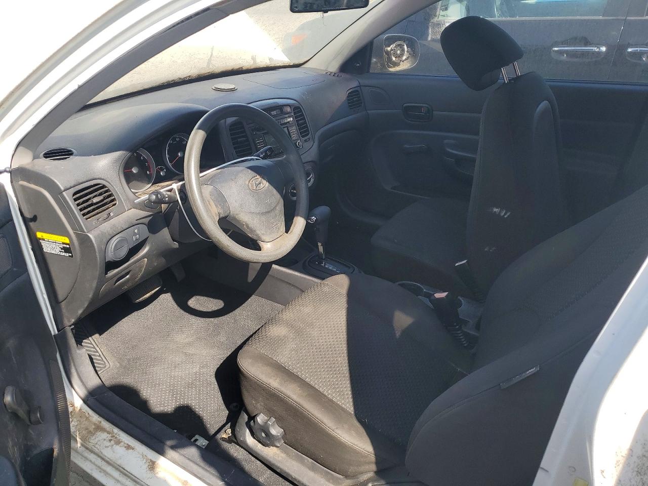 2011 Hyundai Accent Gl White vin: KMHCM3AC1BU186571