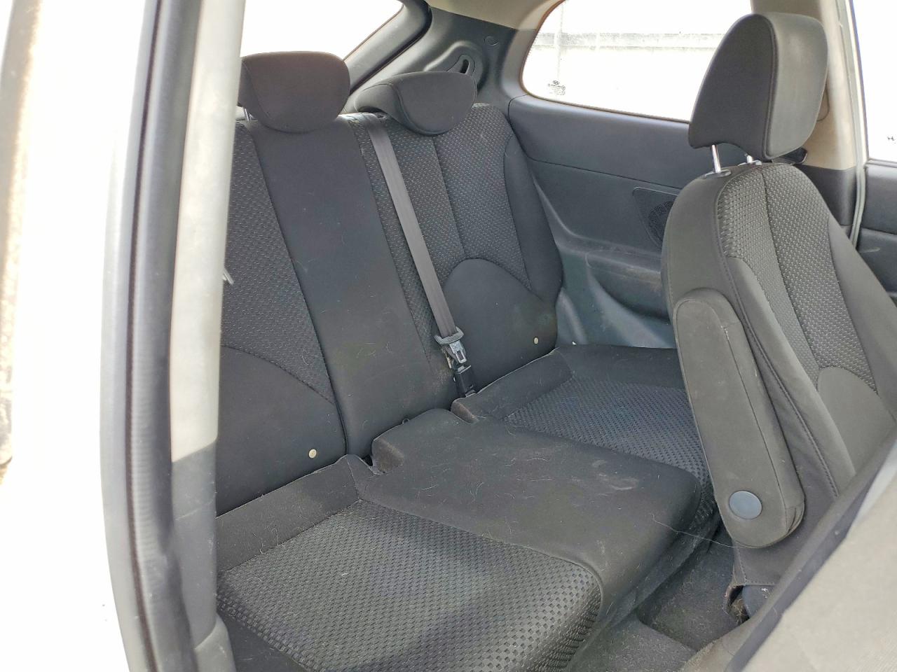2011 Hyundai Accent Gl White vin: KMHCM3AC1BU186571