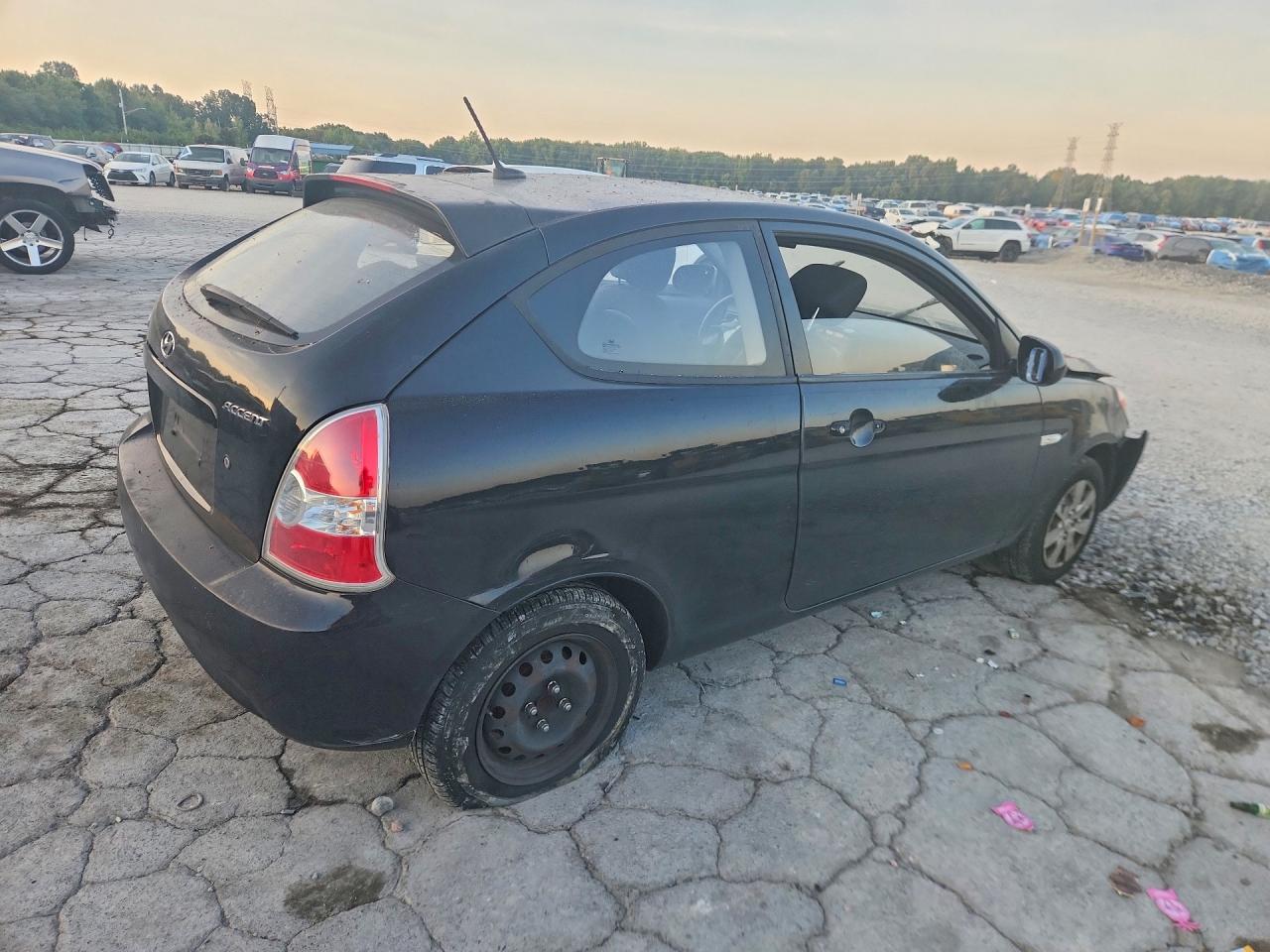 2011 Hyundai Accent Gs Black vin: KMHCM3AC1BU192497