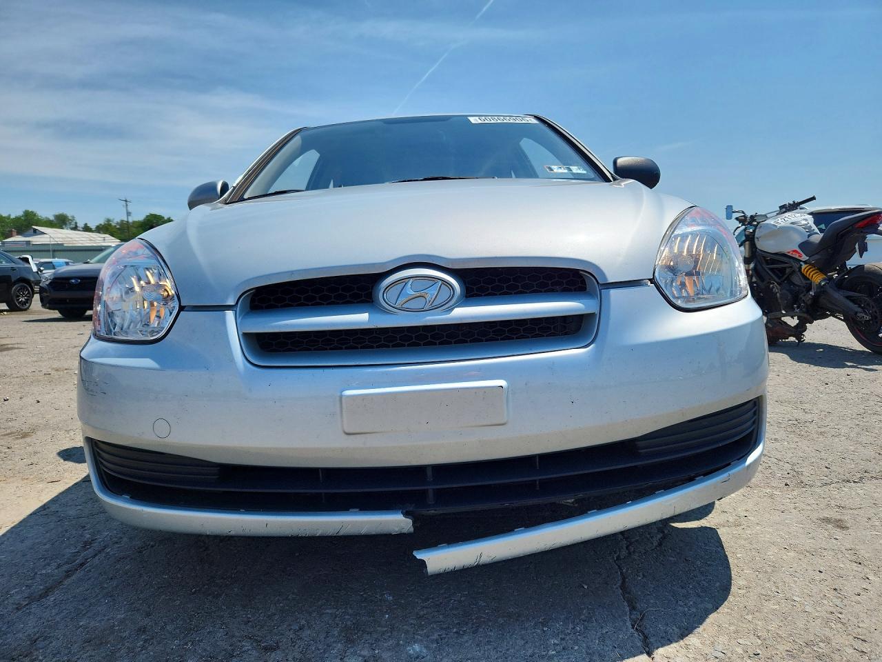 2010 Hyundai Accent Gs Silver vin: KMHCM3AC2AU165503