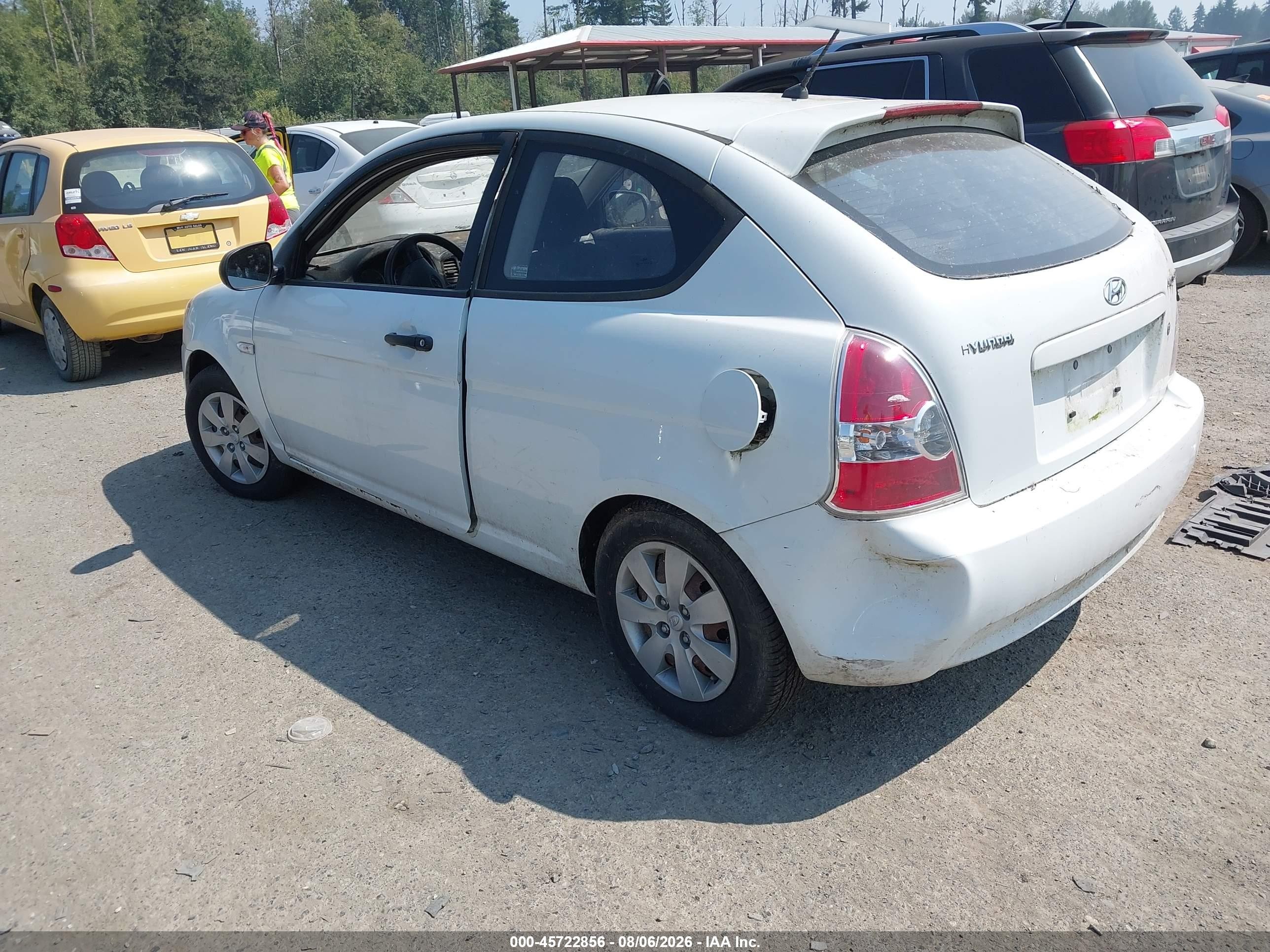 2011 Hyundai Accent Gl Белый vin: KMHCM3AC6BU194648