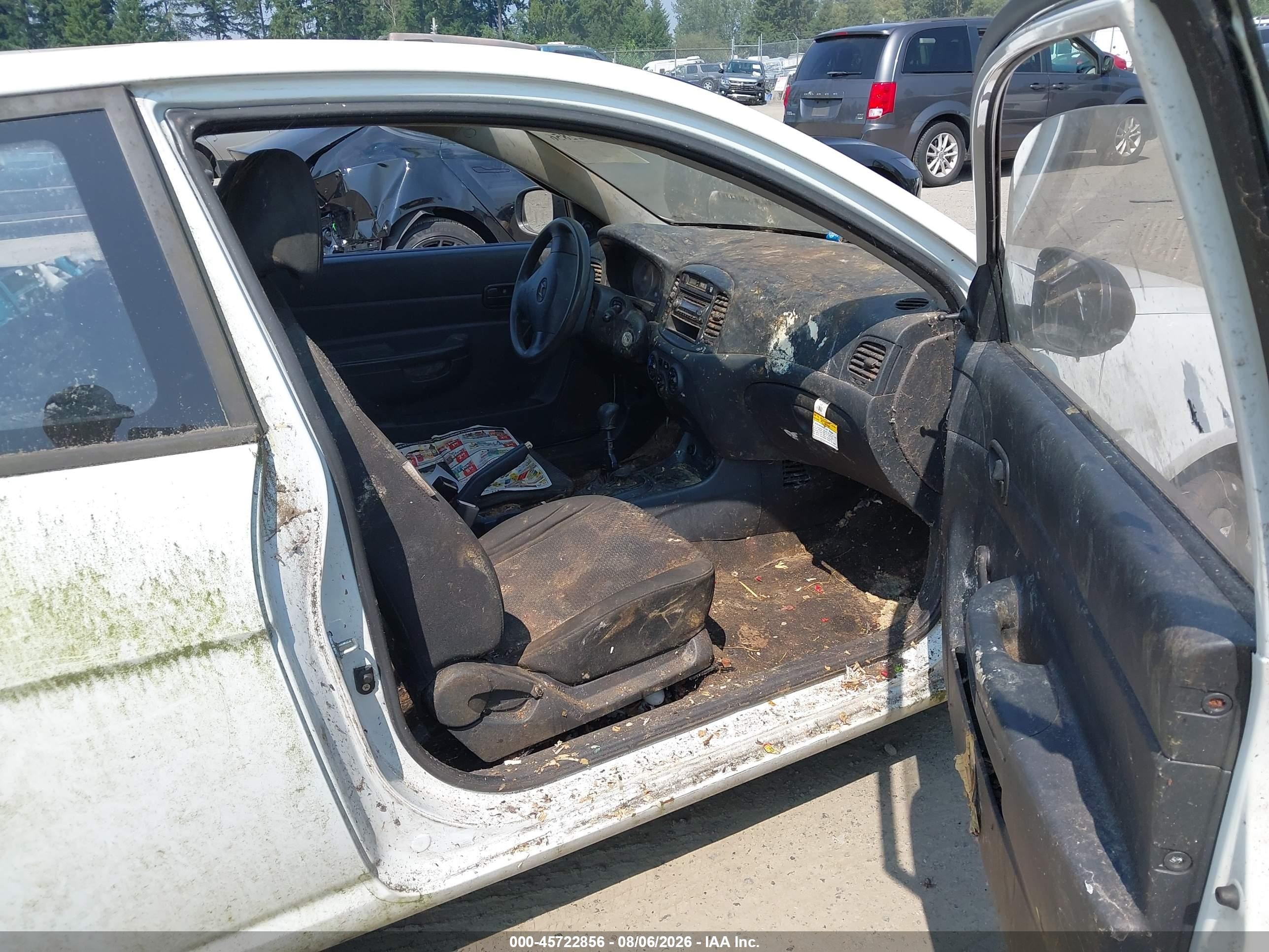 2011 Hyundai Accent Gl Белый vin: KMHCM3AC6BU194648