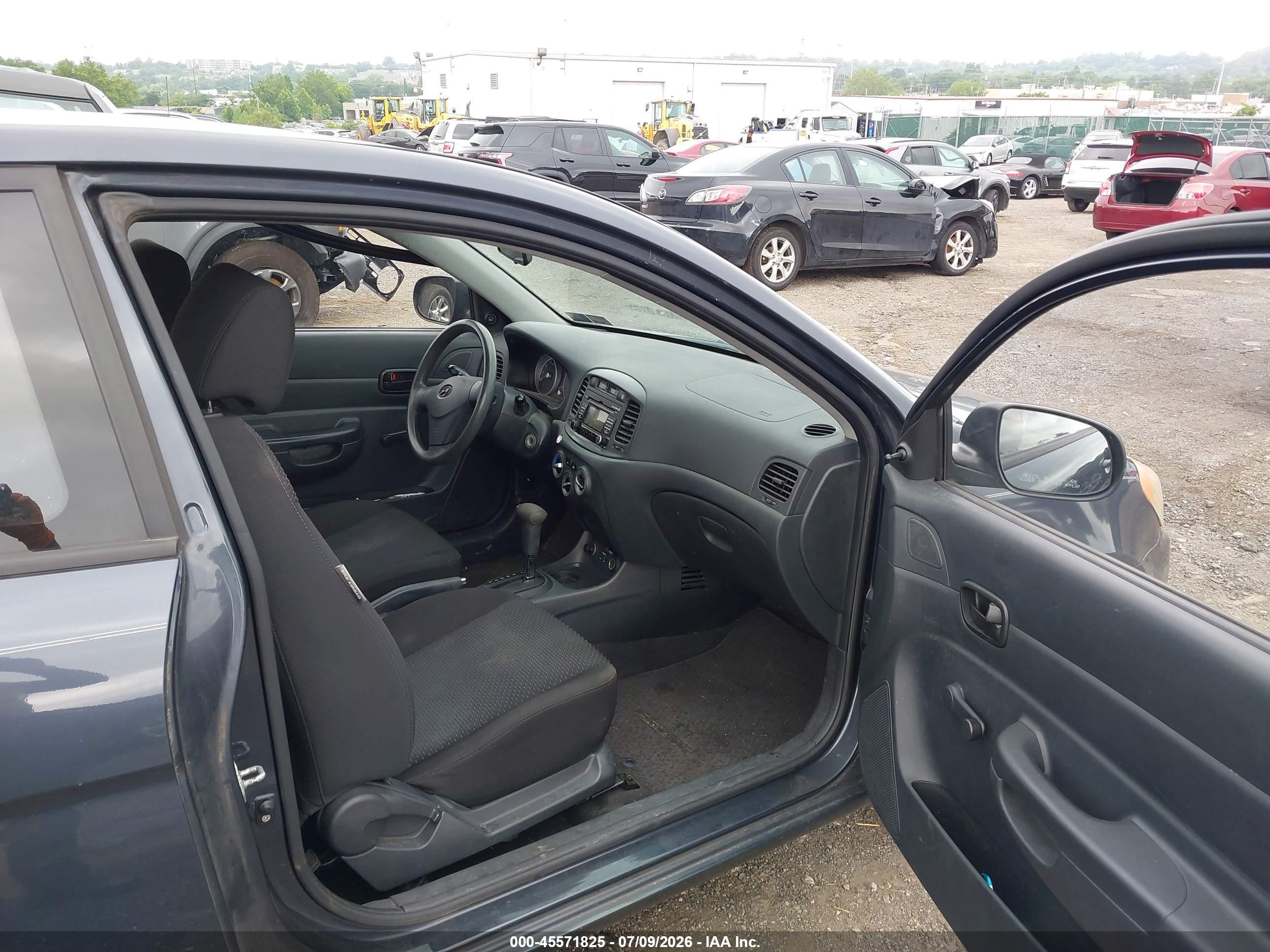 2011 Hyundai Accent Gs Gray vin: KMHCM3AC7BU191502