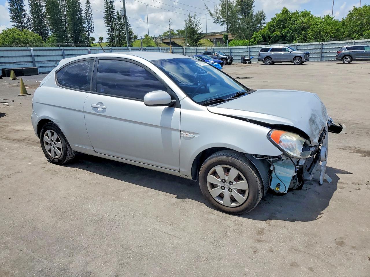2011 Hyundai Accent Gs Серебряный vin: KMHCM3AC7BU195162