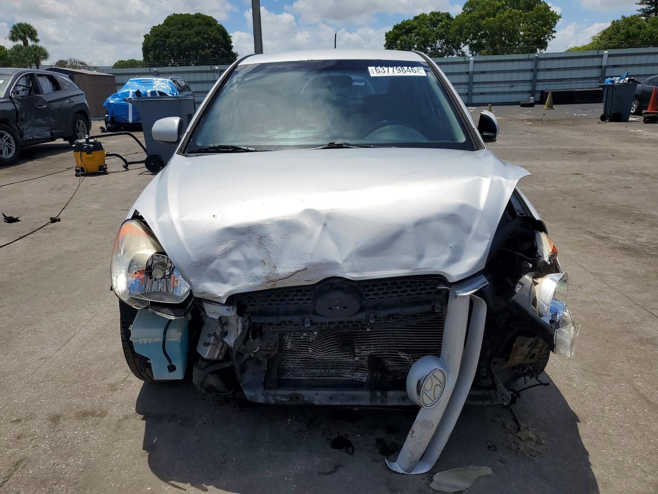 2011 Hyundai Accent Gs Серебряный vin: KMHCM3AC7BU195162