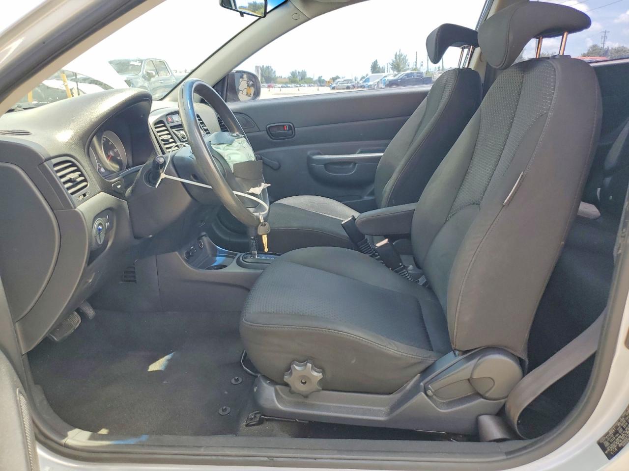 2011 Hyundai Accent Gs Серебряный vin: KMHCM3AC7BU195162