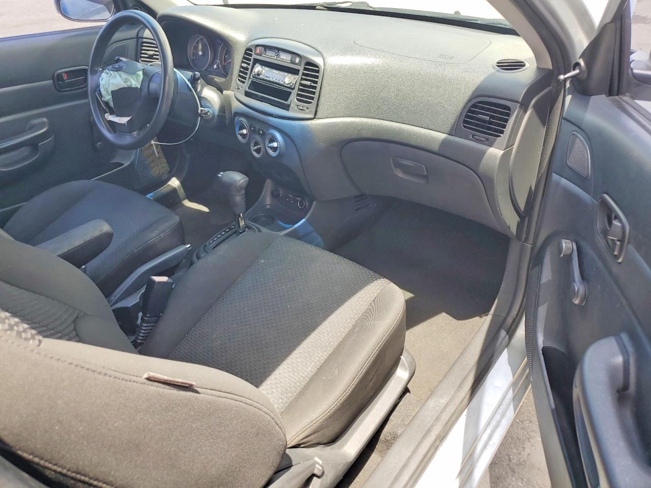 2011 Hyundai Accent Gs Серебряный vin: KMHCM3AC7BU195162