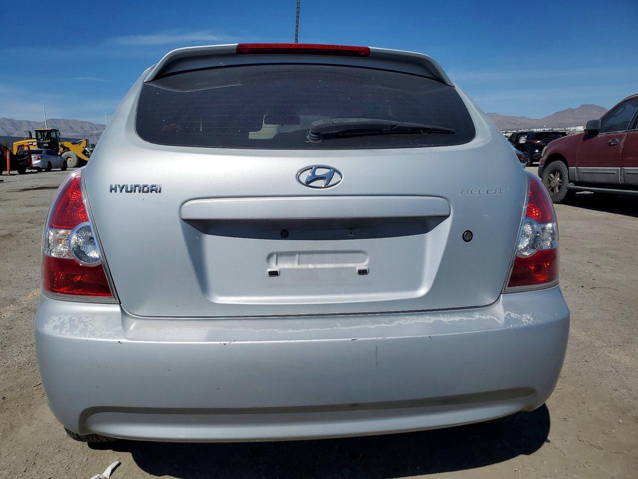 2011 Hyundai Accent Gs Silver vin: KMHCM3AC7BU197509