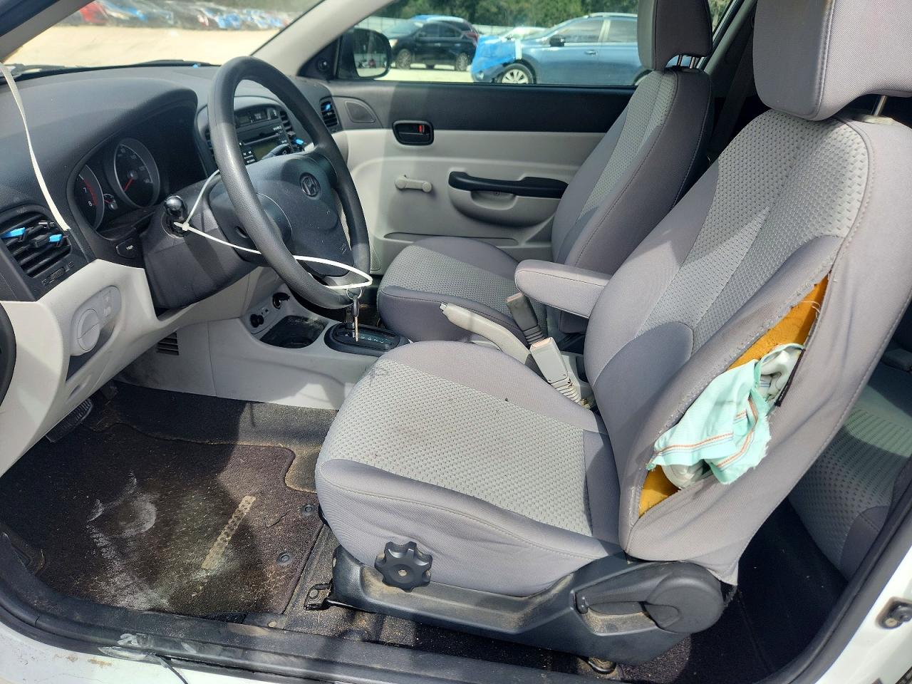 2011 Hyundai Accent Gl White vin: KMHCM3AC7BU199907