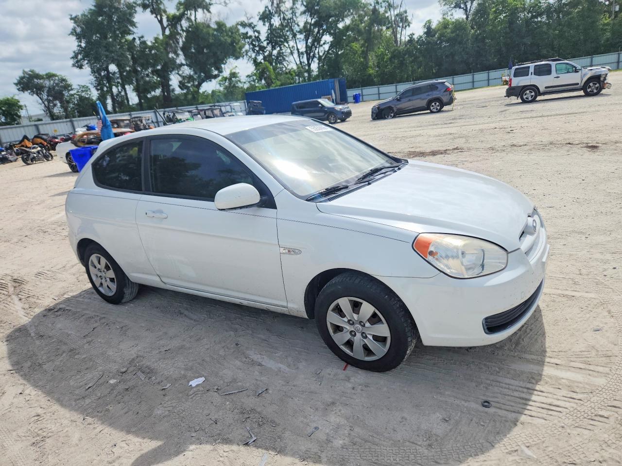 2011 Hyundai Accent Gl White vin: KMHCM3AC7BU199907