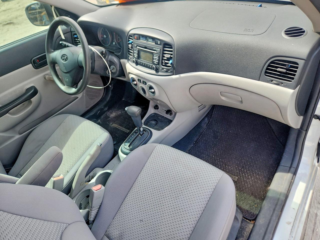 2011 Hyundai Accent Gl White vin: KMHCM3AC7BU199907