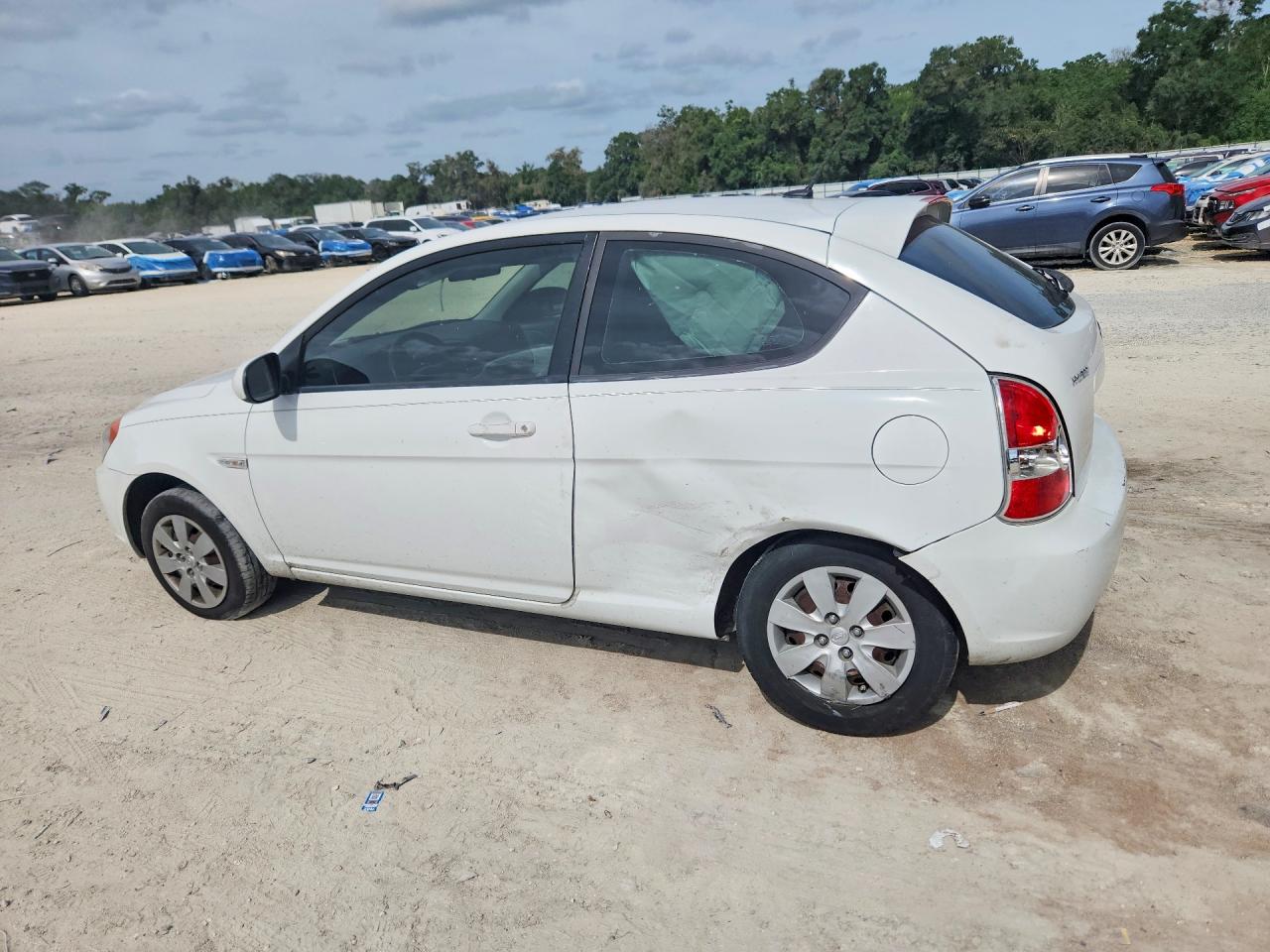 2011 Hyundai Accent Gl White vin: KMHCM3AC7BU199907