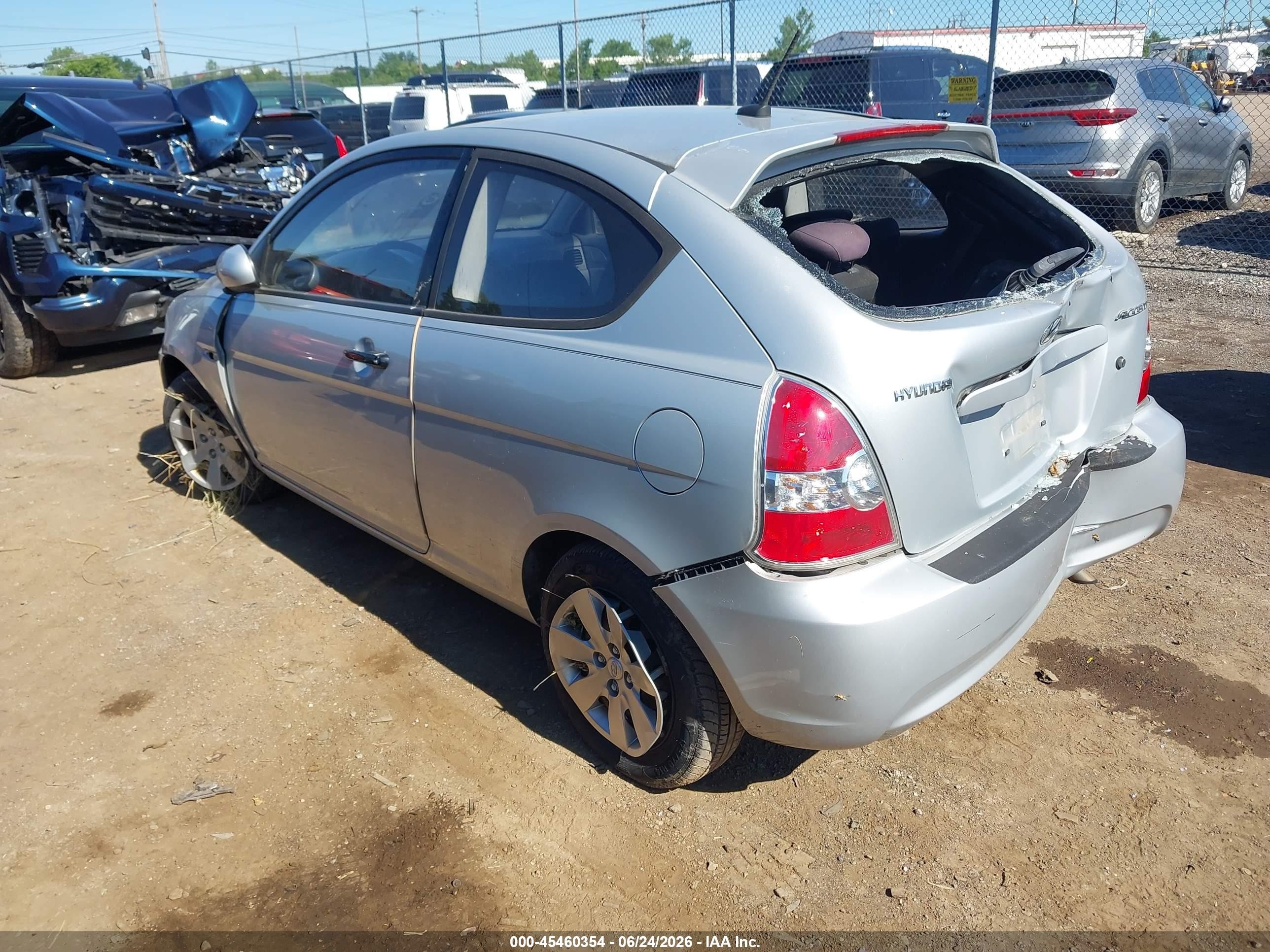 2010 Hyundai Accent Gs Silver vin: KMHCM3AC8AU167658