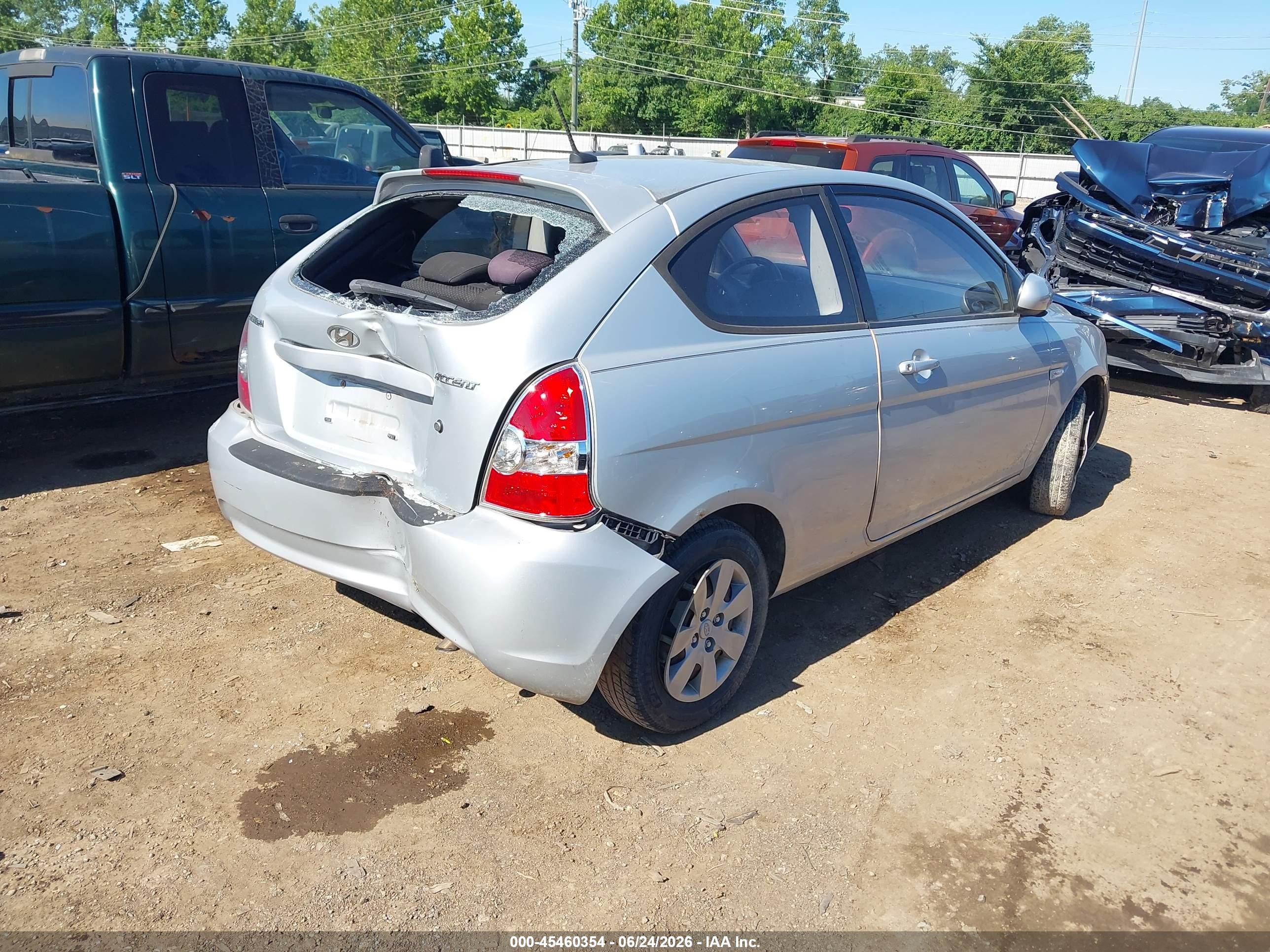 2010 Hyundai Accent Gs Silver vin: KMHCM3AC8AU167658