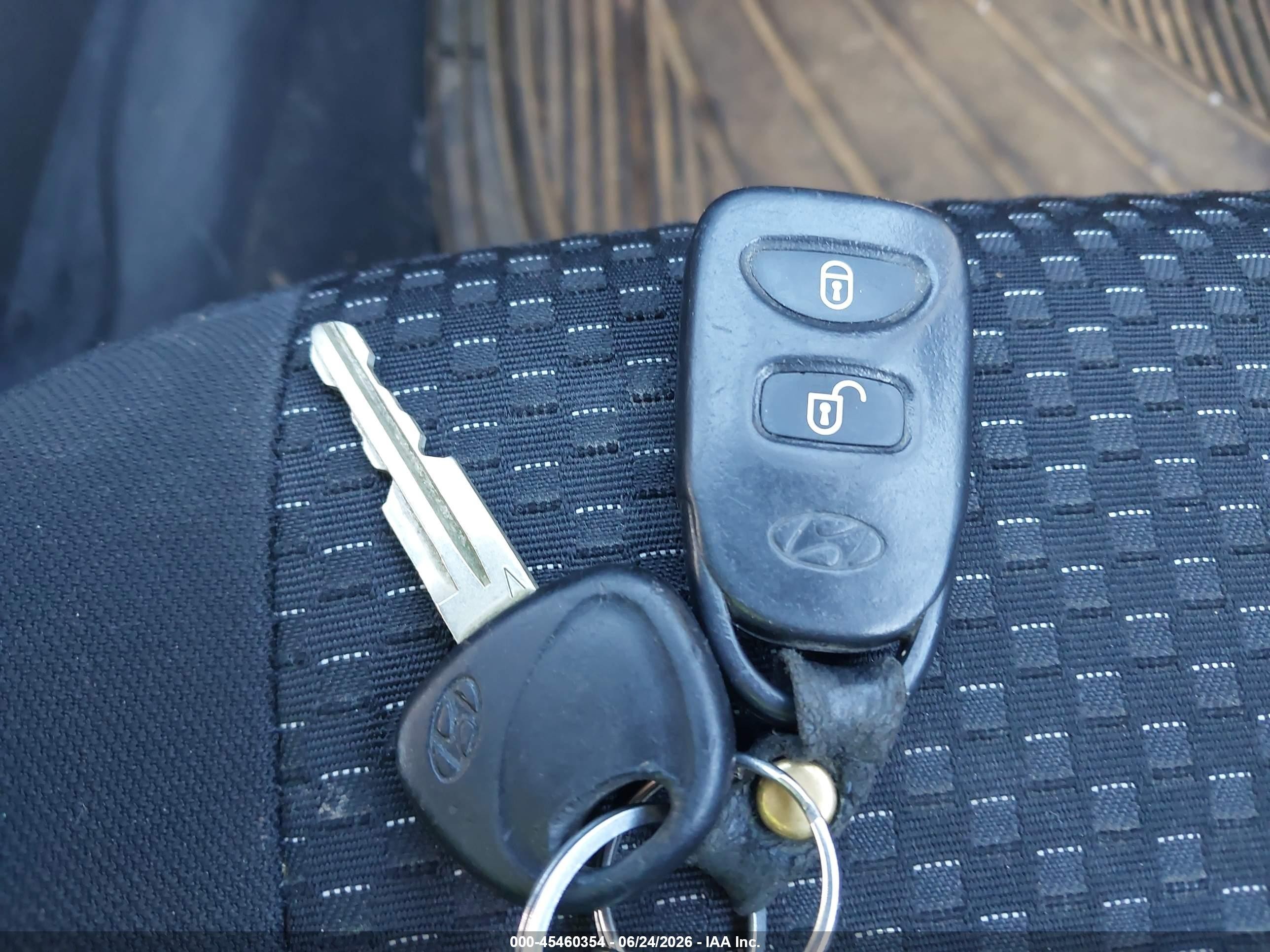 2010 Hyundai Accent Gs Silver vin: KMHCM3AC8AU167658