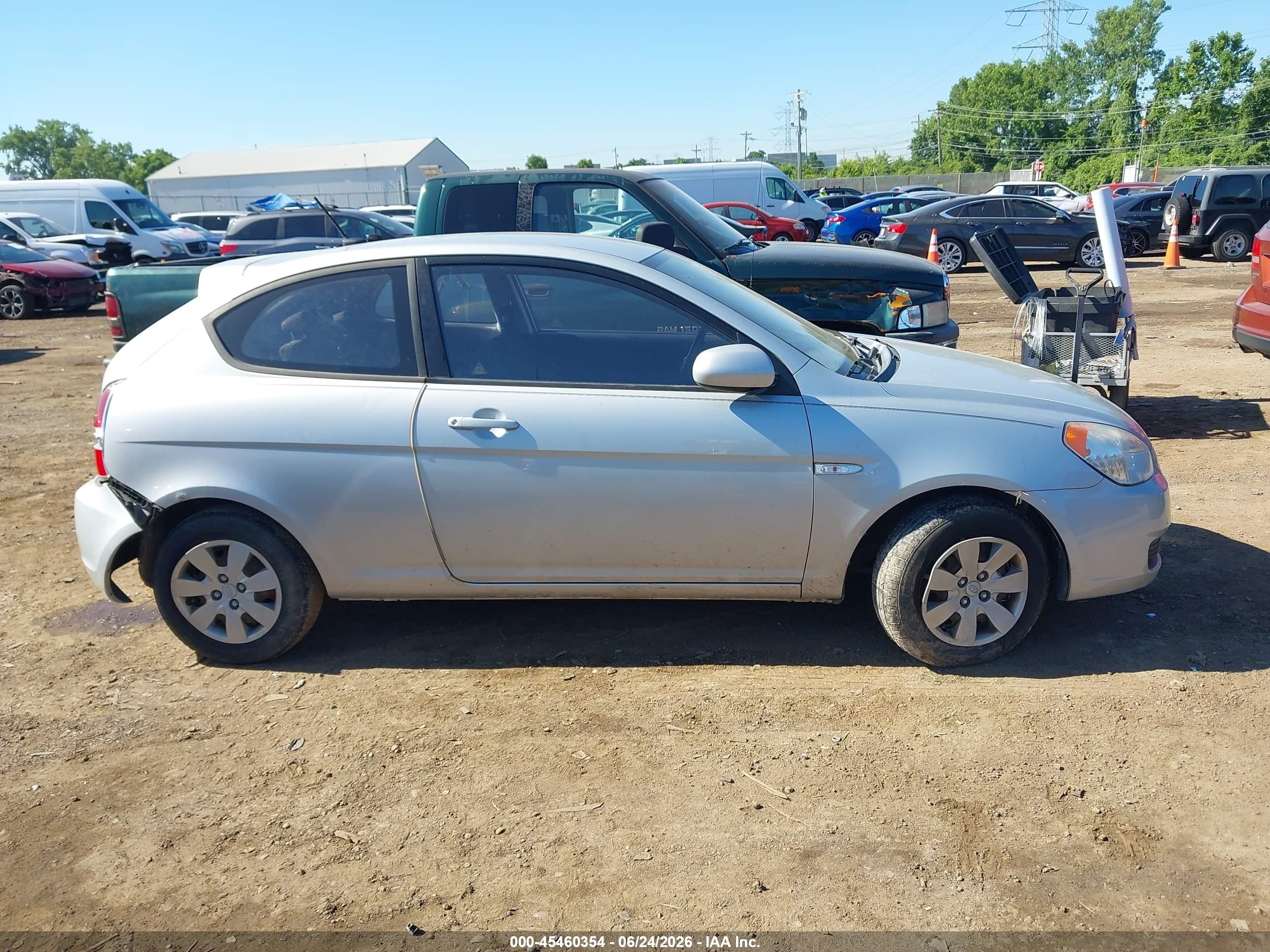 2010 Hyundai Accent Gs Silver vin: KMHCM3AC8AU167658